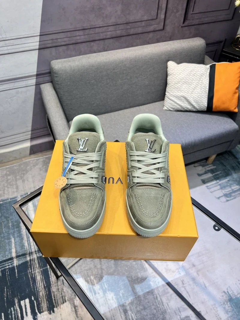 Fashionable Louis Vuitton Trainer Sneaker 32476