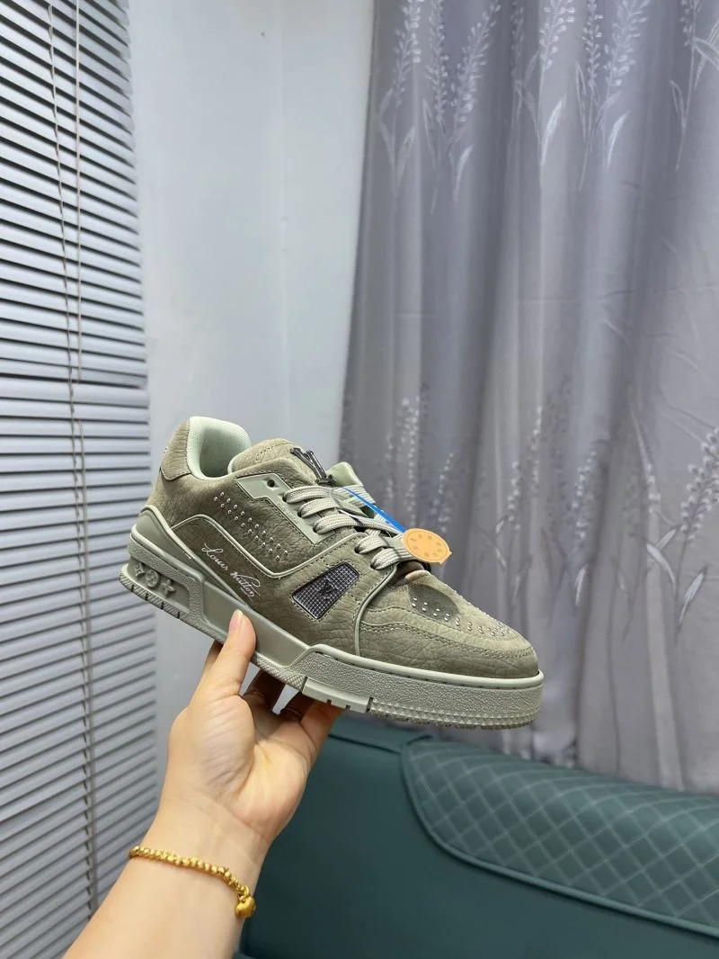 Fashionable Louis Vuitton Trainer Sneaker 32476