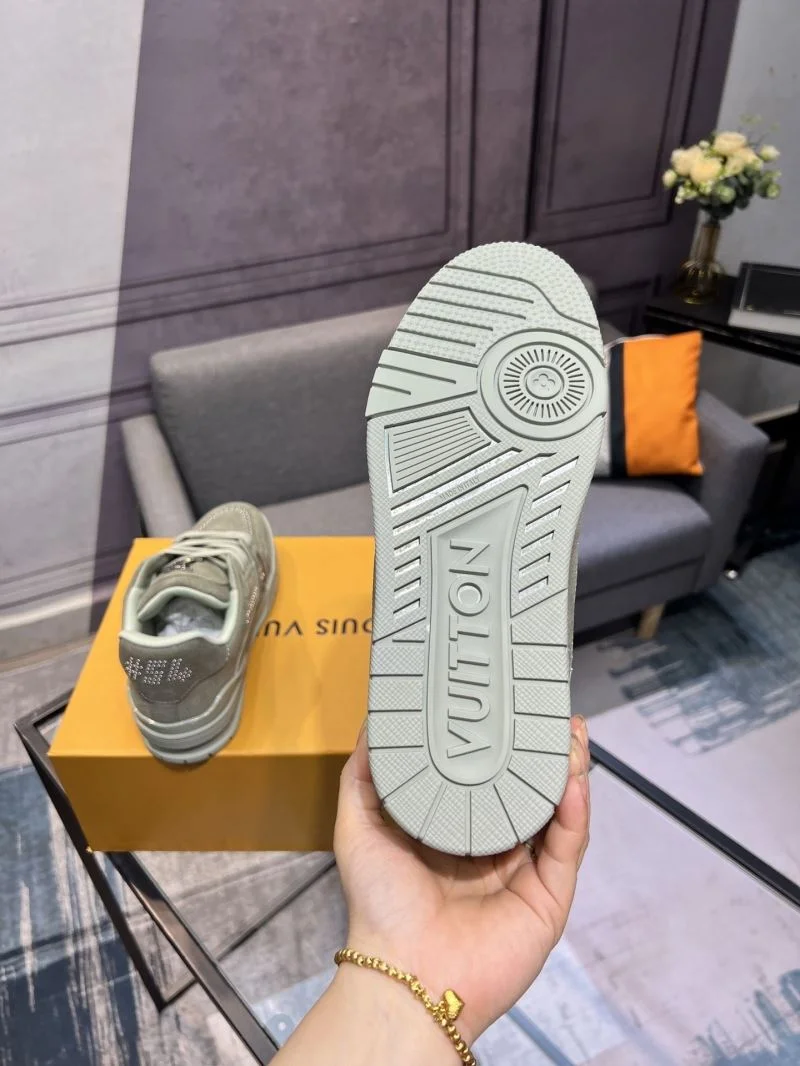 Fashionable Louis Vuitton Trainer Sneaker 32476