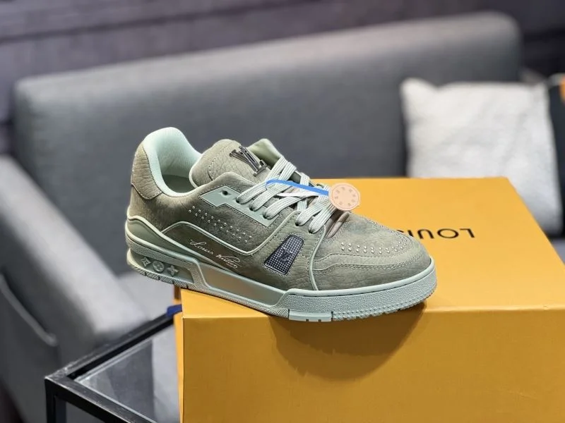 Fashionable Louis Vuitton Trainer Sneaker 32476