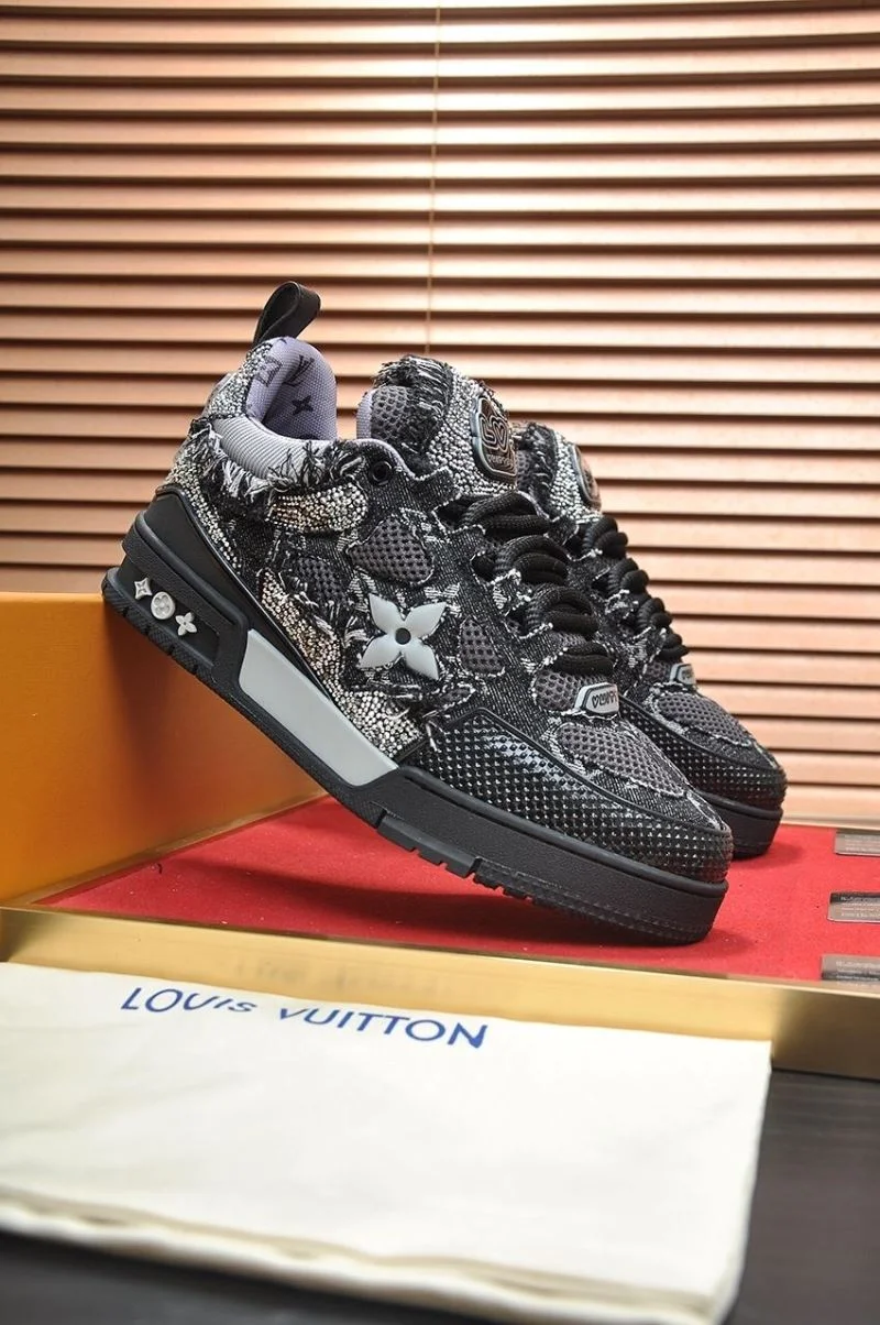 AllSeason Louis Vuitton Trainer Sneaker 32489
