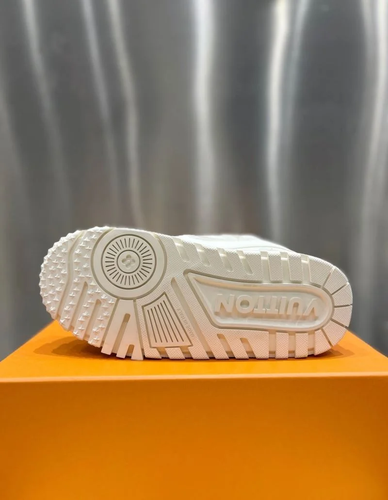 Sleek Louis Vuitton Trainer Sneaker 31032