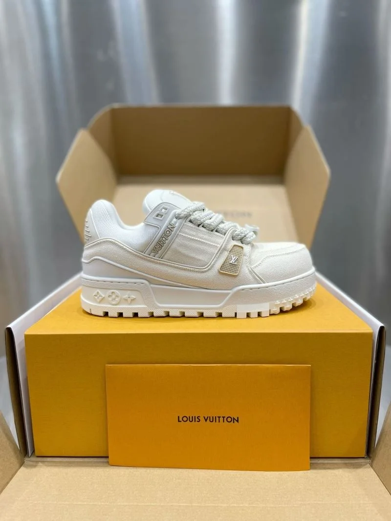 Louis Vuitton Trainer Sneaker Attractive 31028