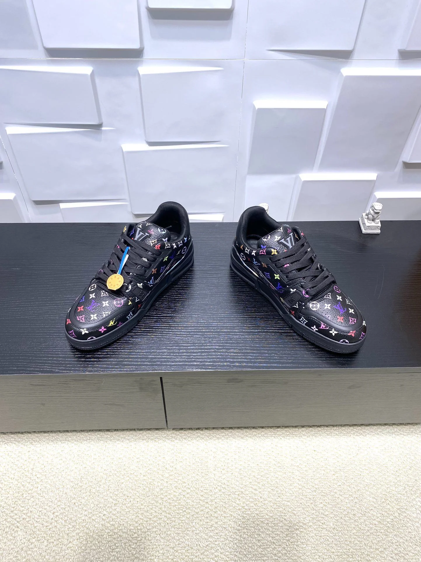Refined Louis Vuitton Trainer Sneaker 31026