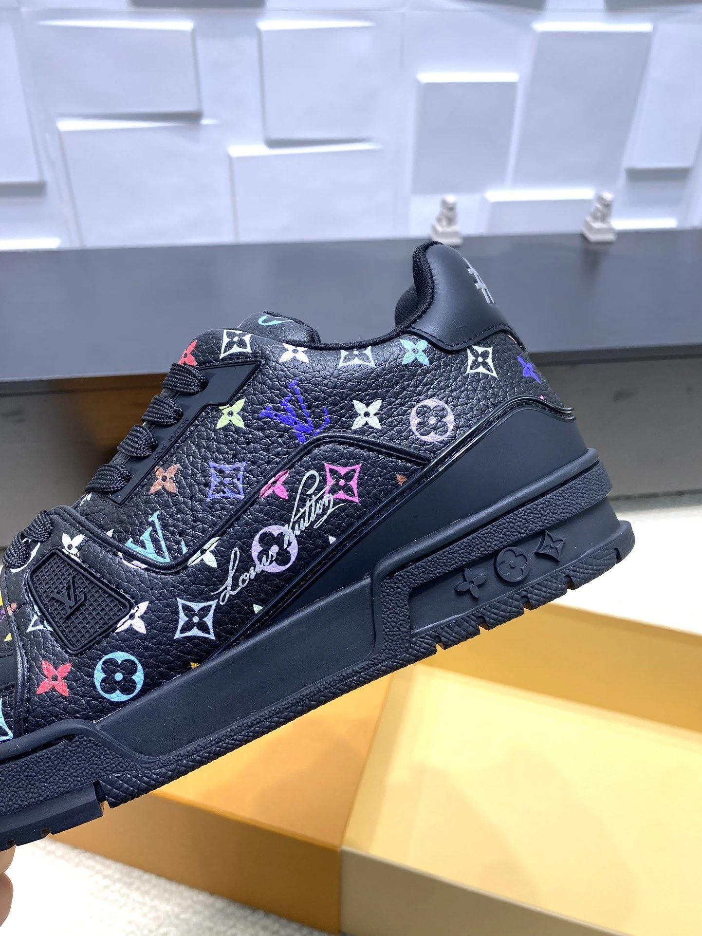 Refined Louis Vuitton Trainer Sneaker 31026