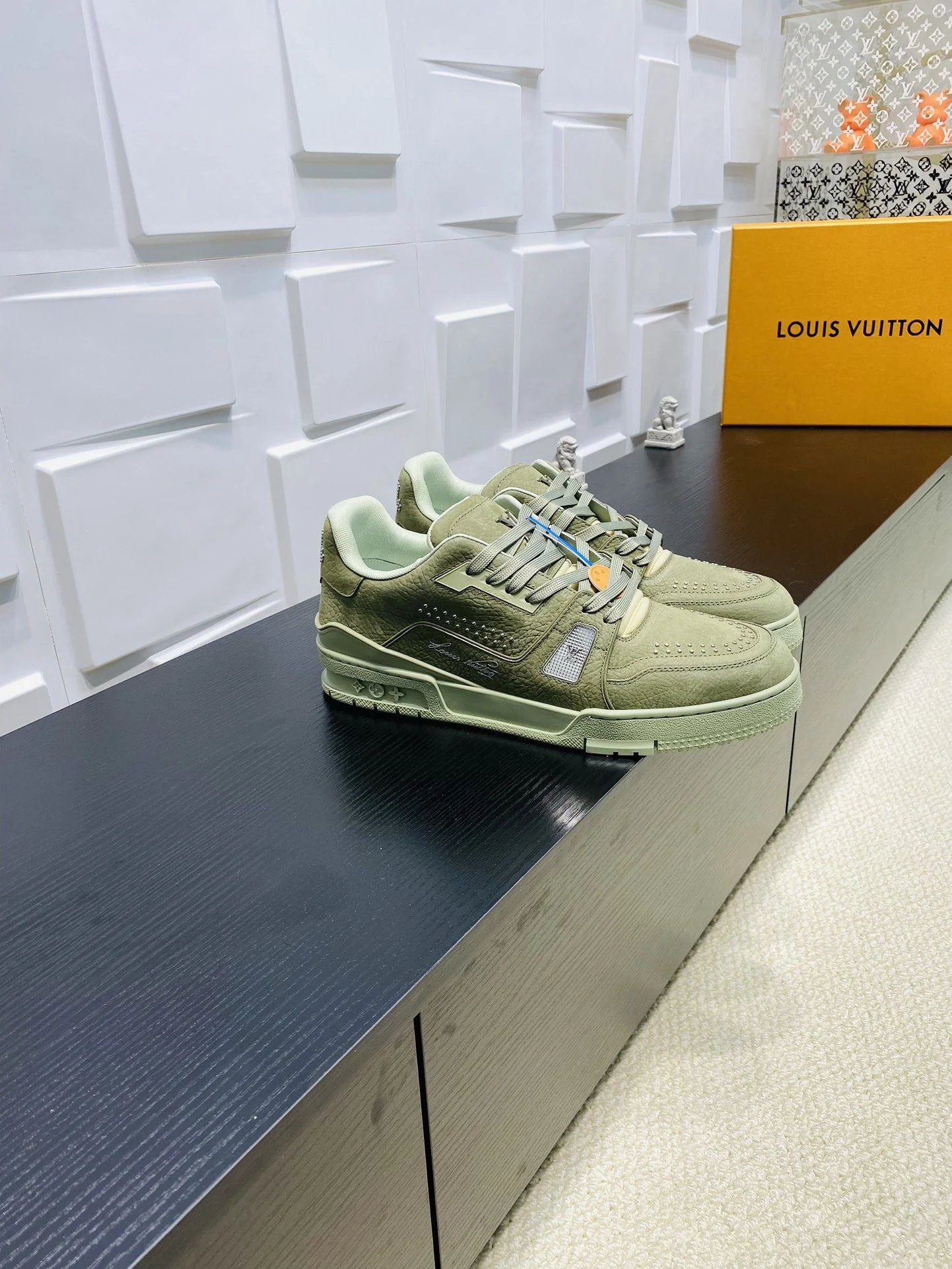 Practical Louis Vuitton Trainer Sneaker 30996