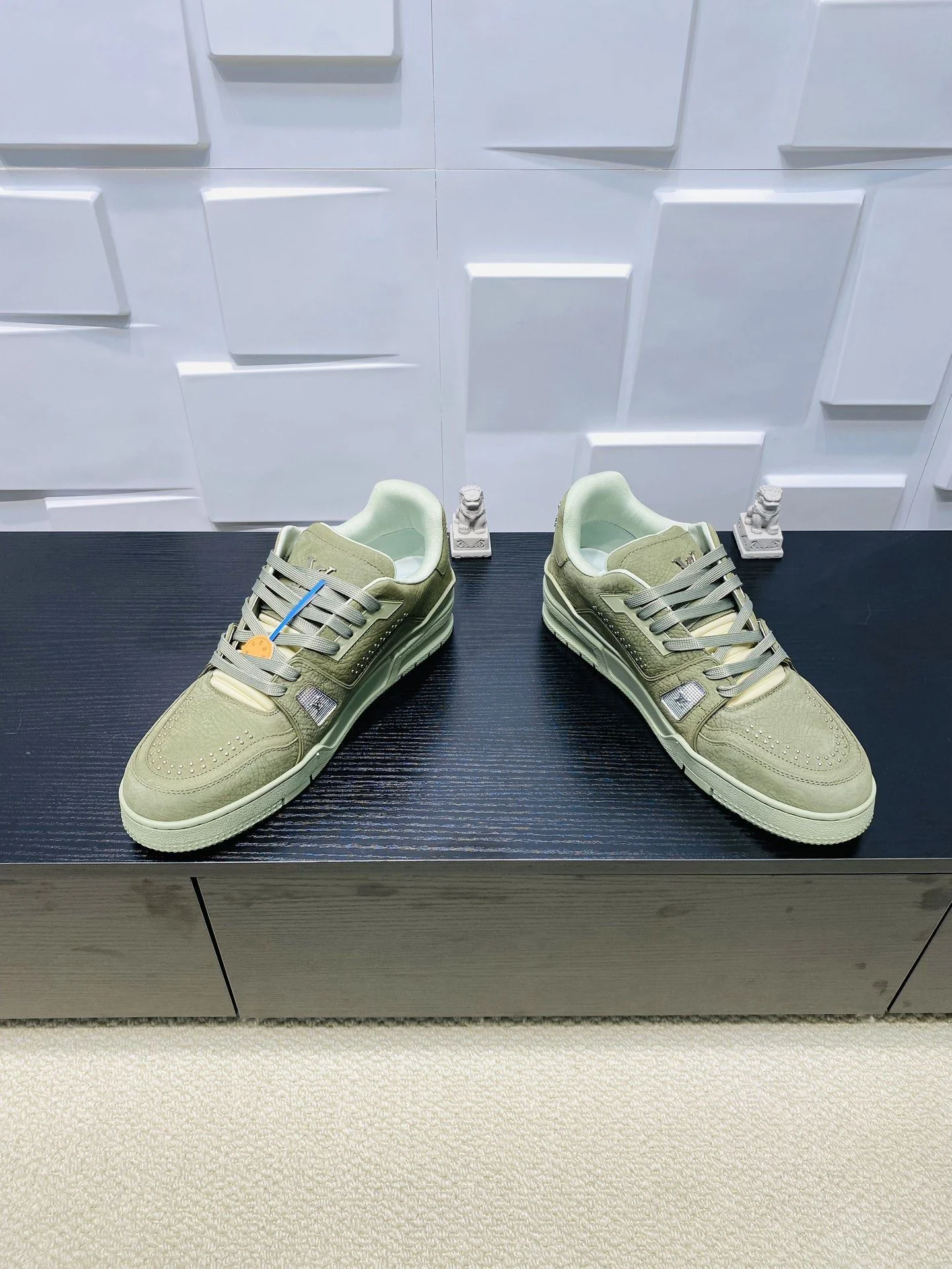 Practical Louis Vuitton Trainer Sneaker 30996