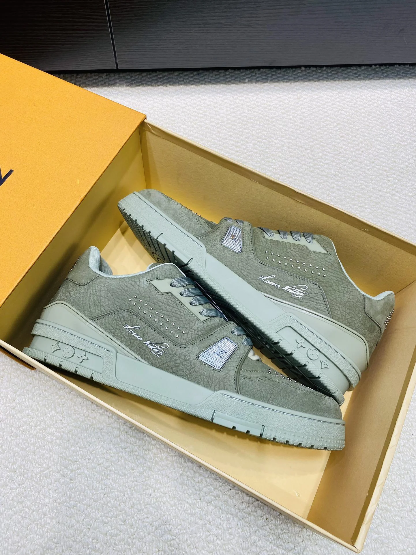 Practical Louis Vuitton Trainer Sneaker 30996