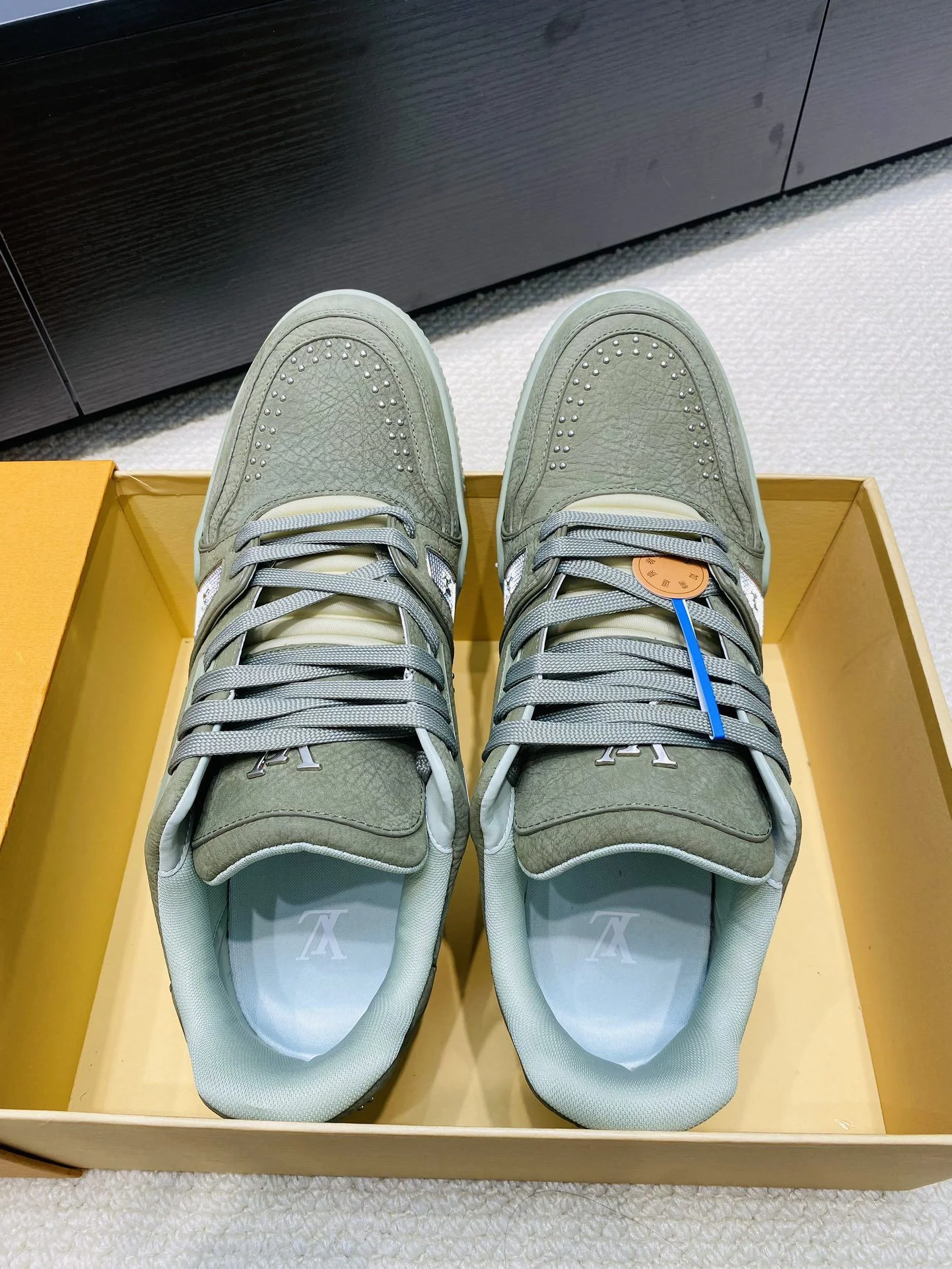 Practical Louis Vuitton Trainer Sneaker 30996
