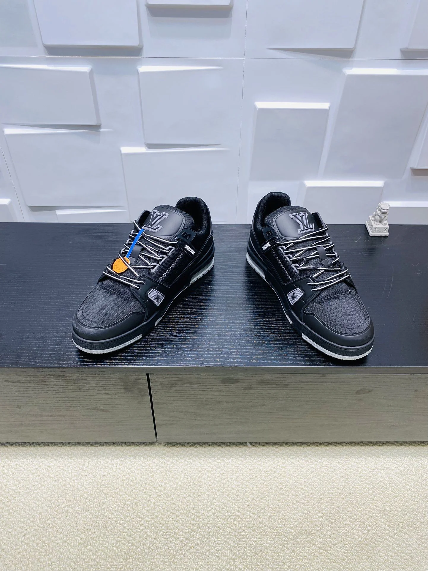 SmartChoice Louis Vuitton Trainer Sneaker 31021