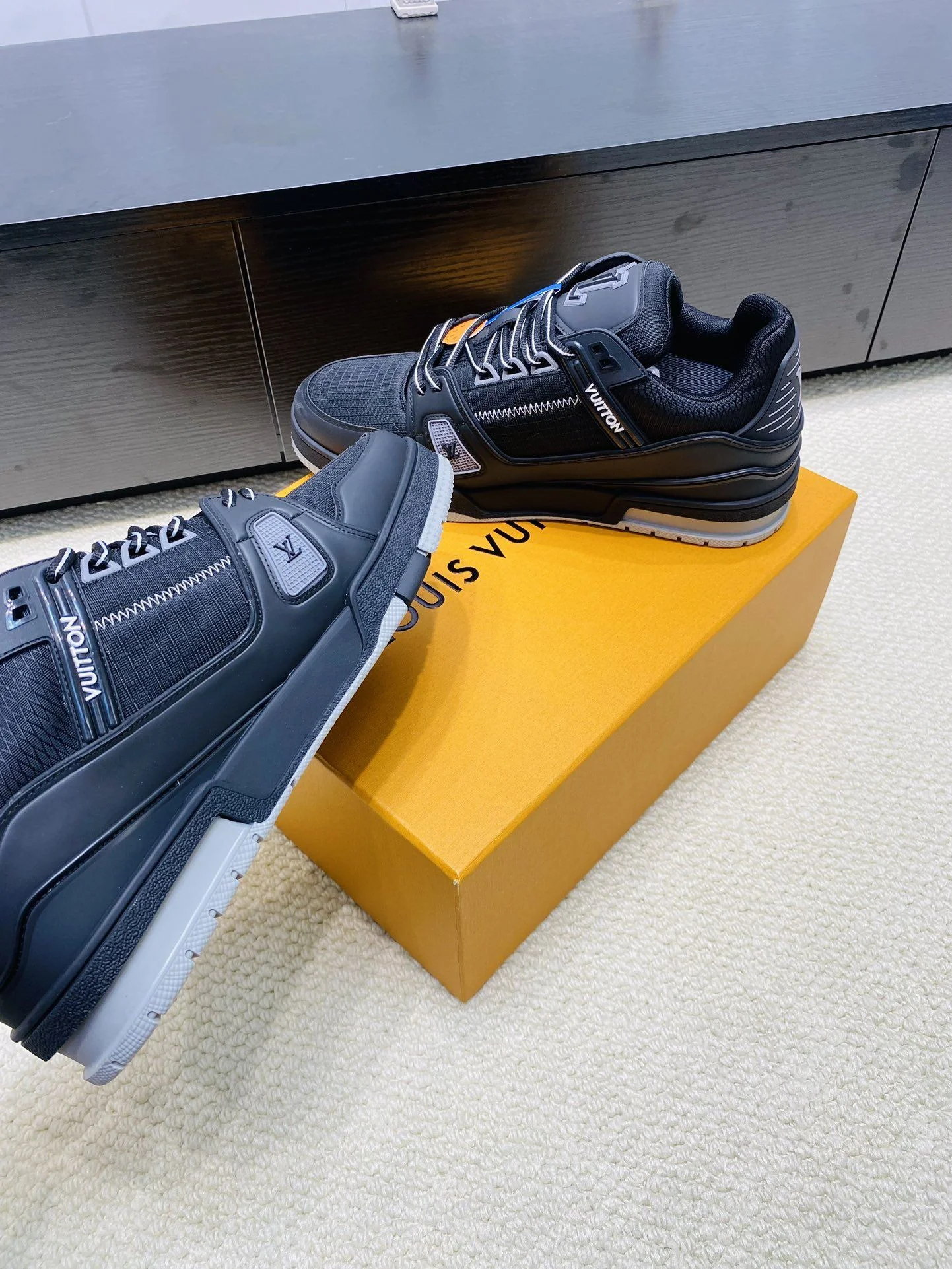 SmartChoice Louis Vuitton Trainer Sneaker 31021
