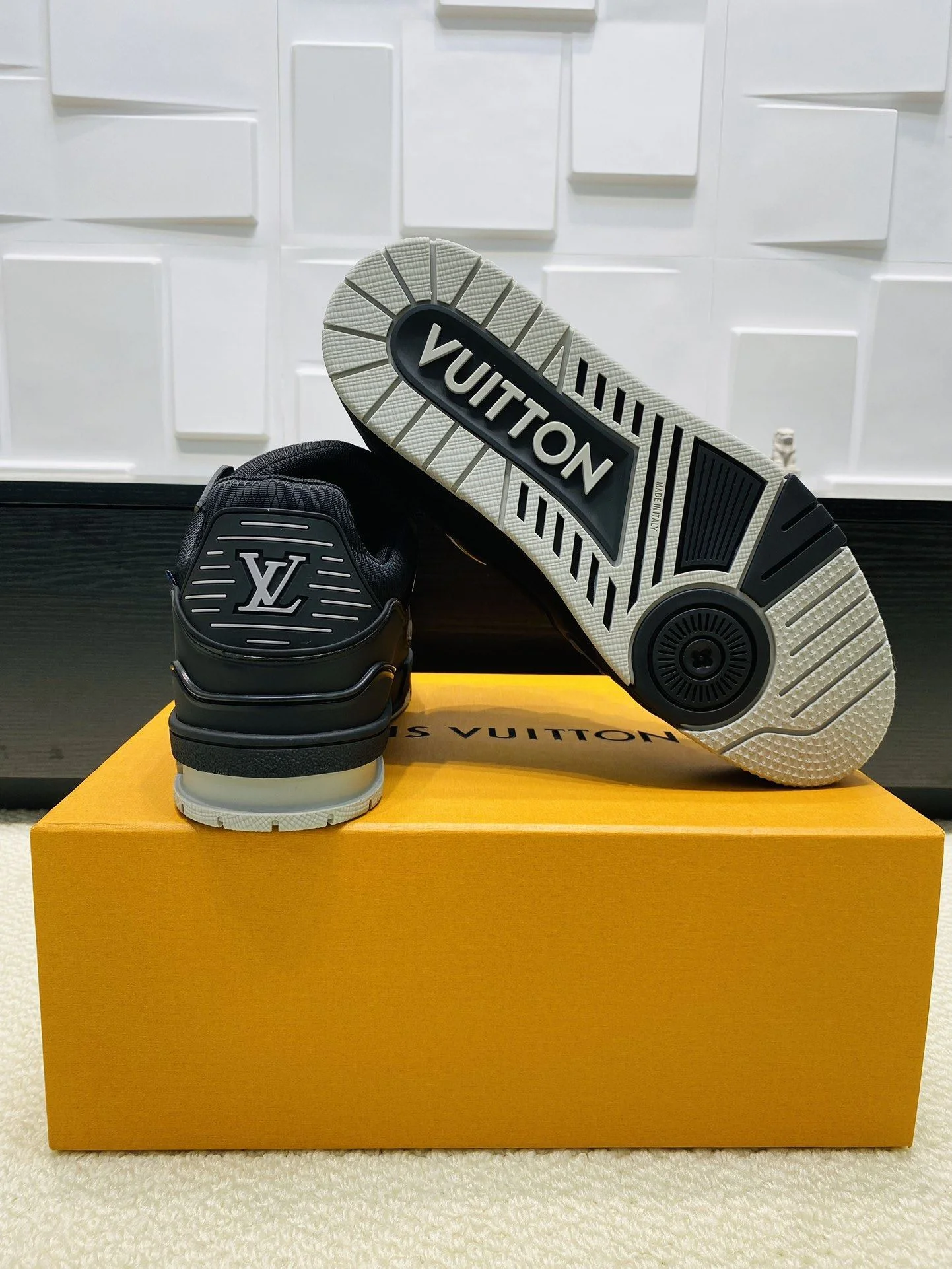 SmartChoice Louis Vuitton Trainer Sneaker 31021