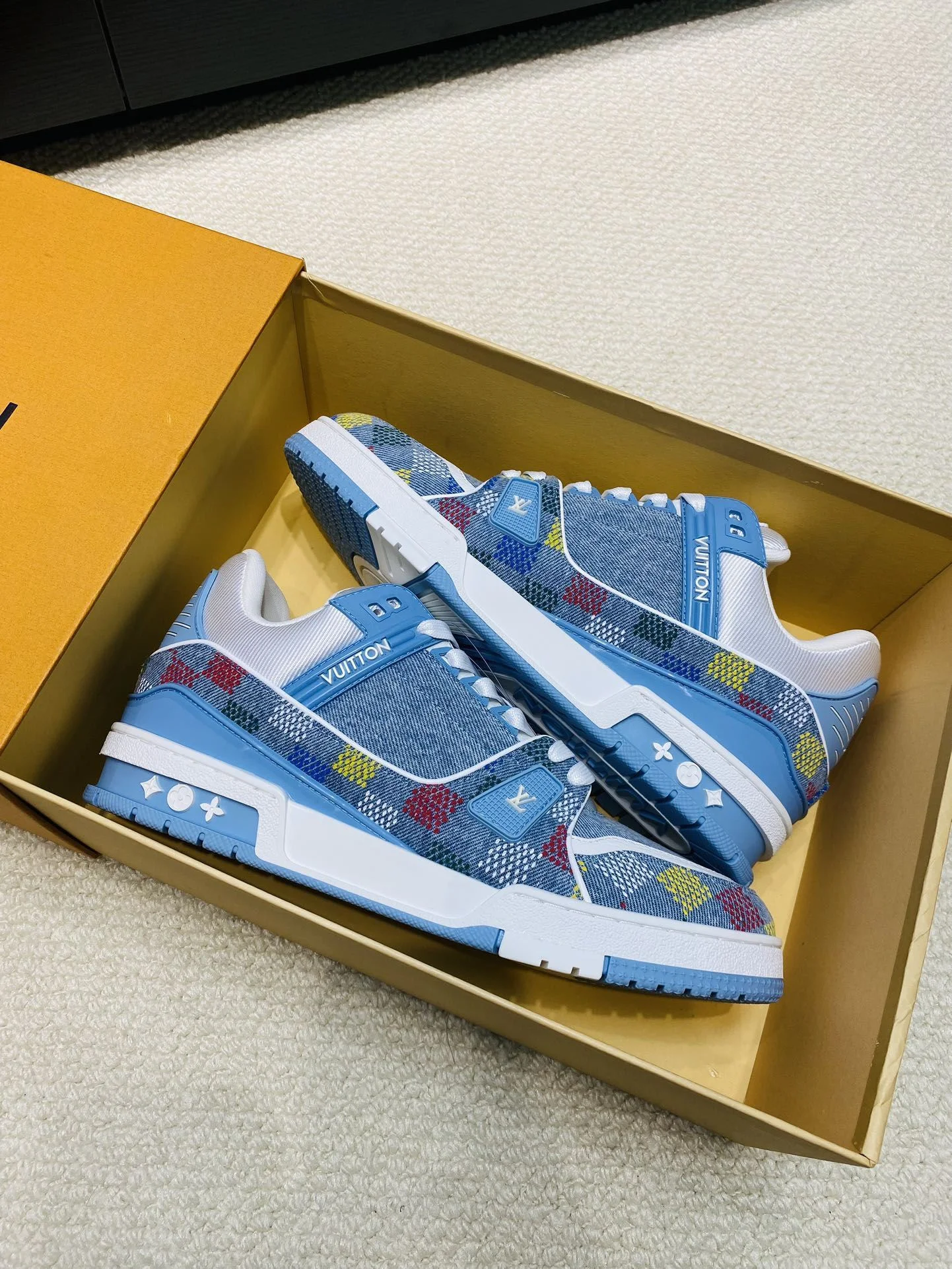 WellDesigned Louis Vuitton Trainer Sneaker 31022