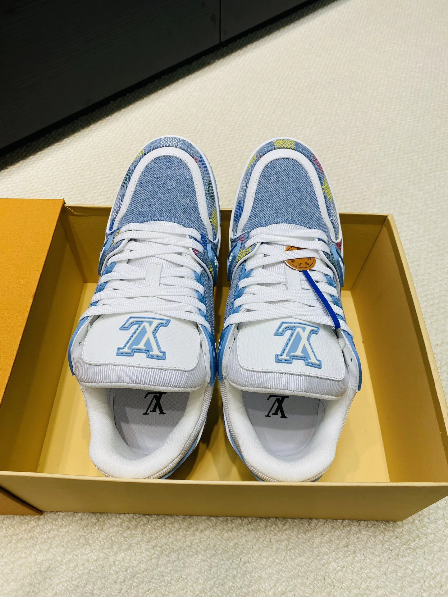 WellDesigned Louis Vuitton Trainer Sneaker 31022