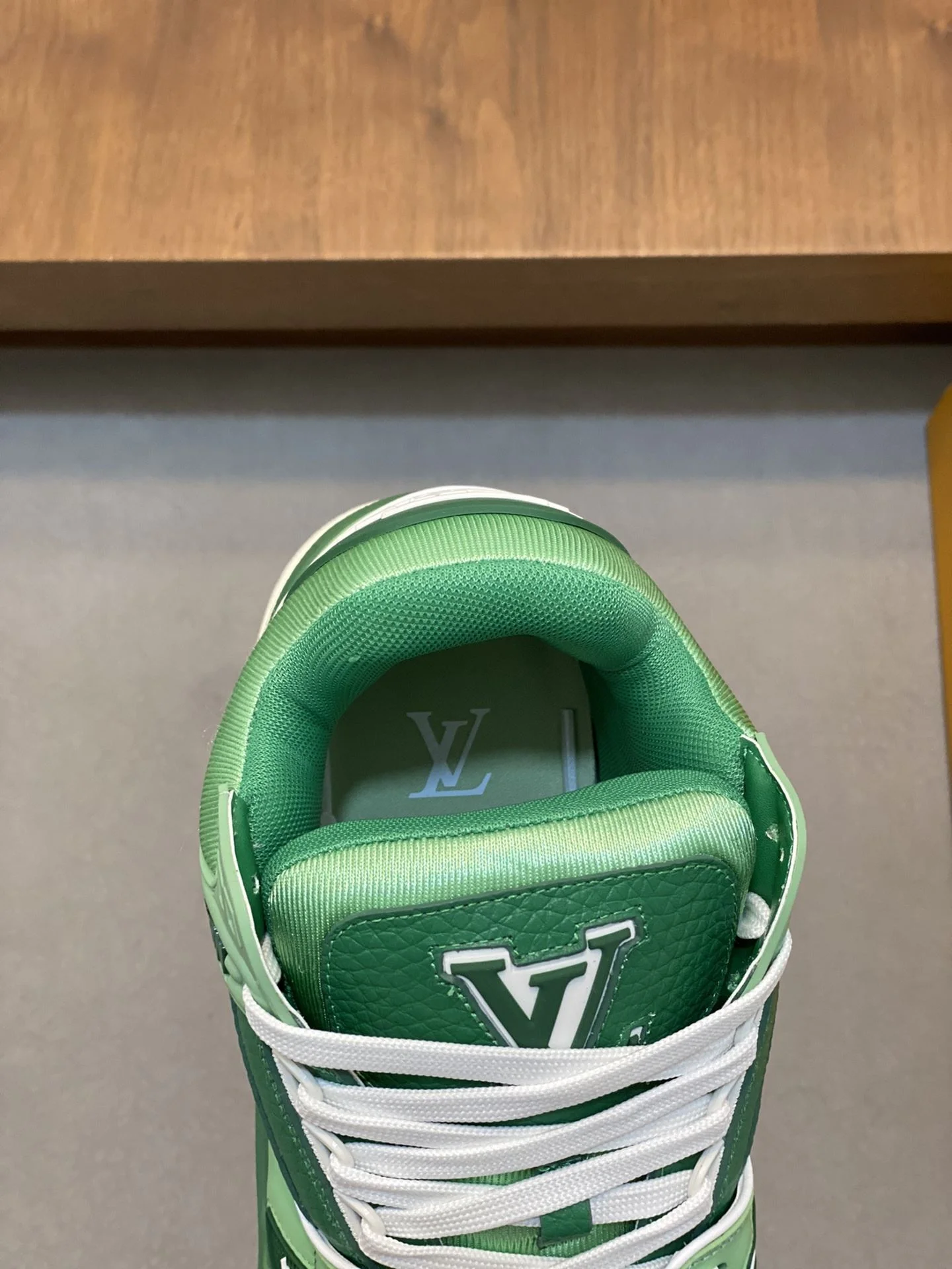 Timeless Louis Vuitton Trainer Sneaker 30995