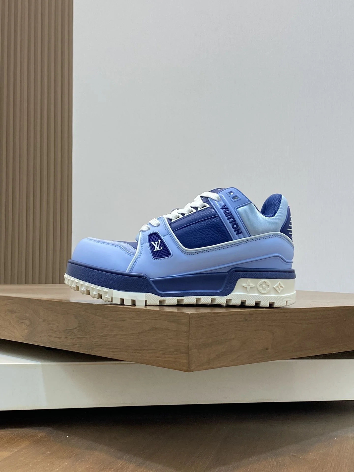 Louis Vuitton Trainer Sneaker Refined 30999