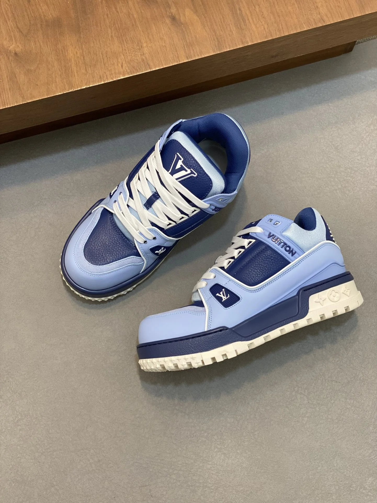 Louis Vuitton Trainer Sneaker Refined 30999