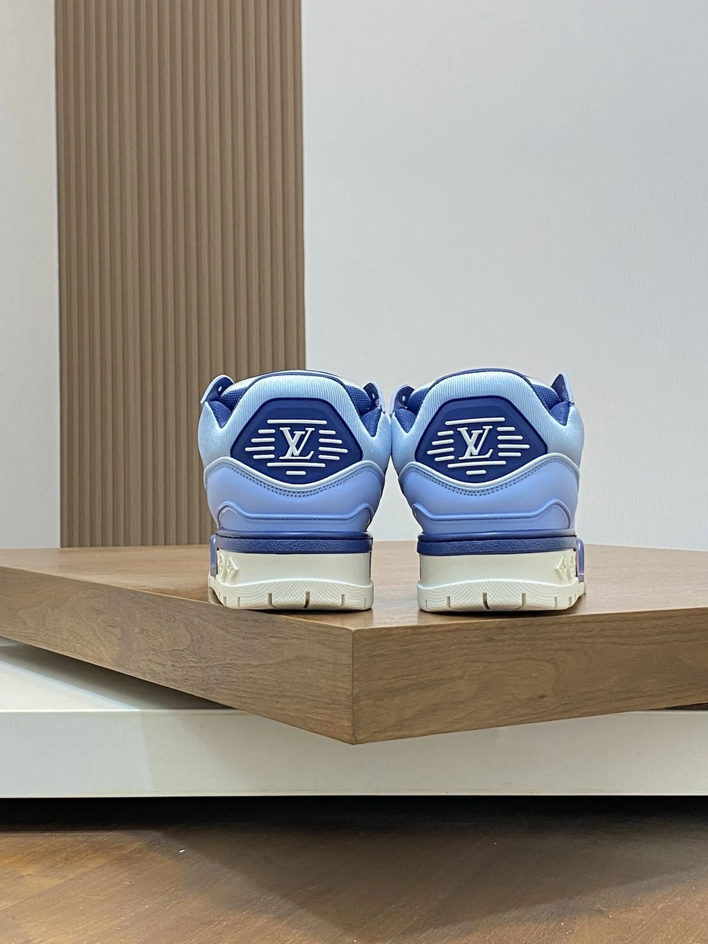 Louis Vuitton Trainer Sneaker Refined 30999