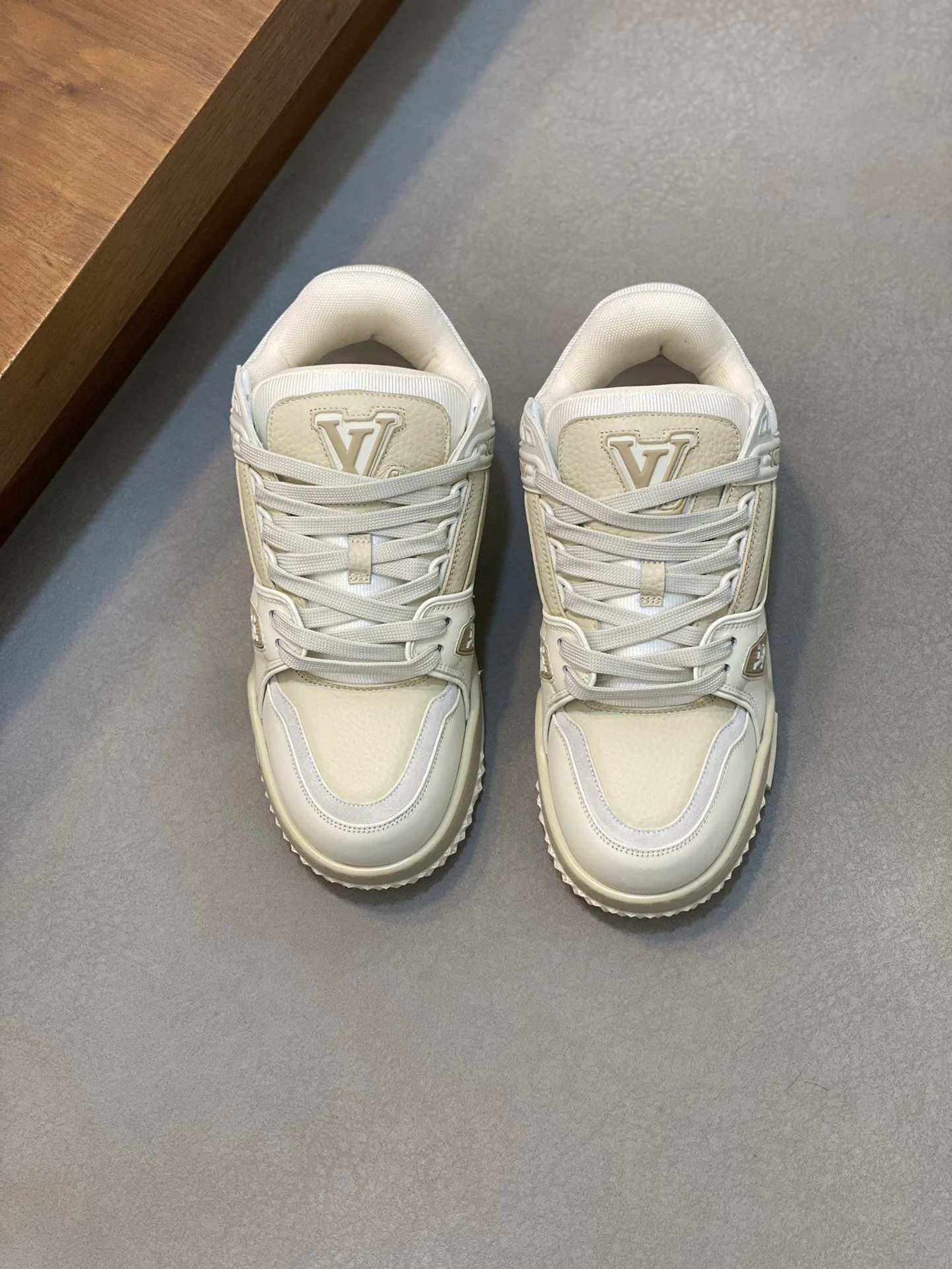 Louis Vuitton Trainer Sneaker Breathable 31010