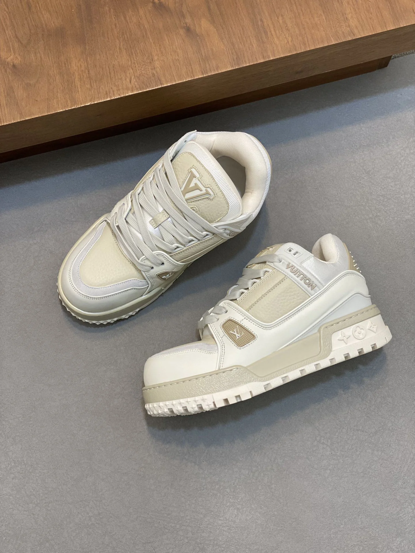 Louis Vuitton Trainer Sneaker Breathable 31010