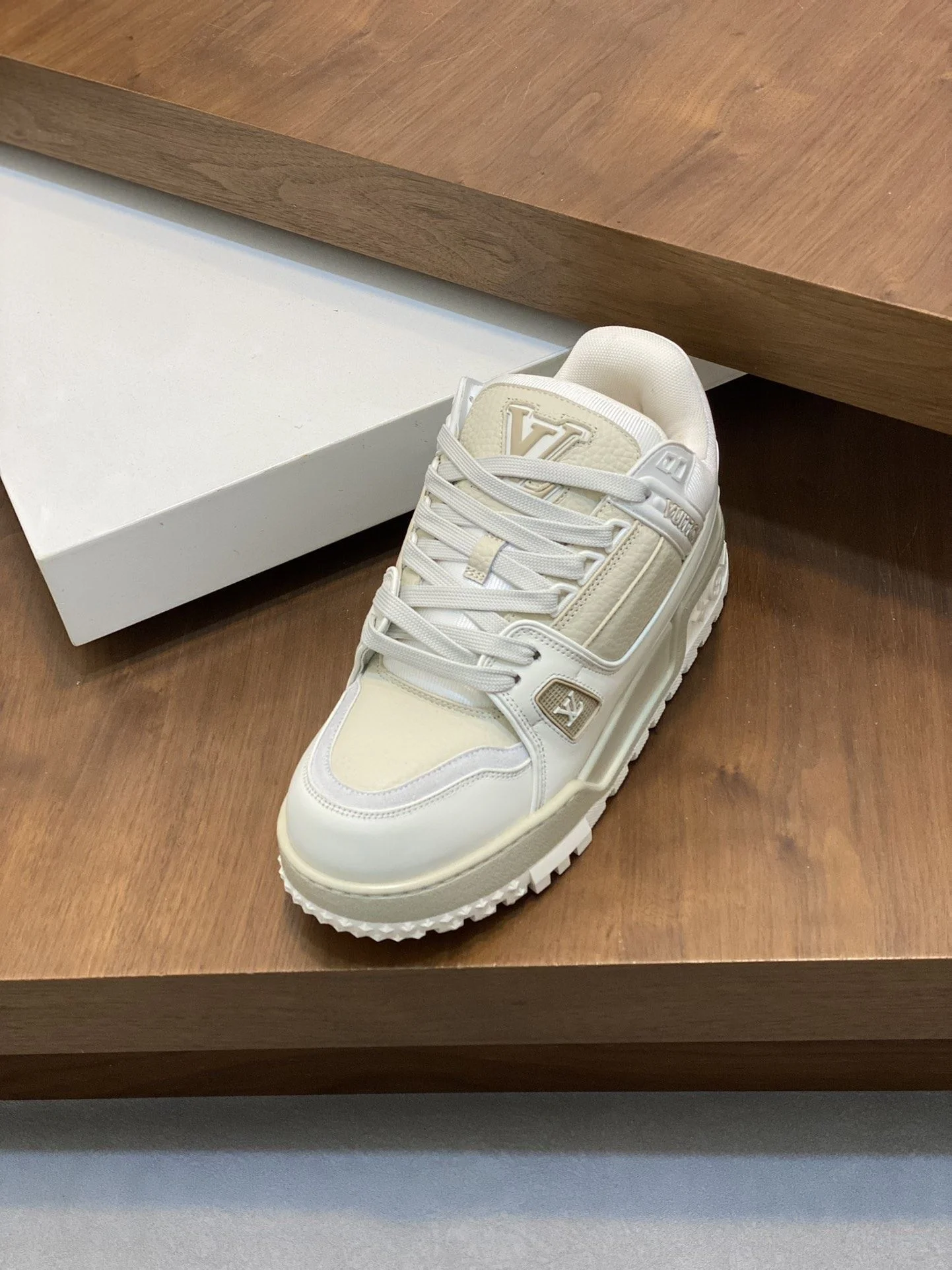 Louis Vuitton Trainer Sneaker Breathable 31010