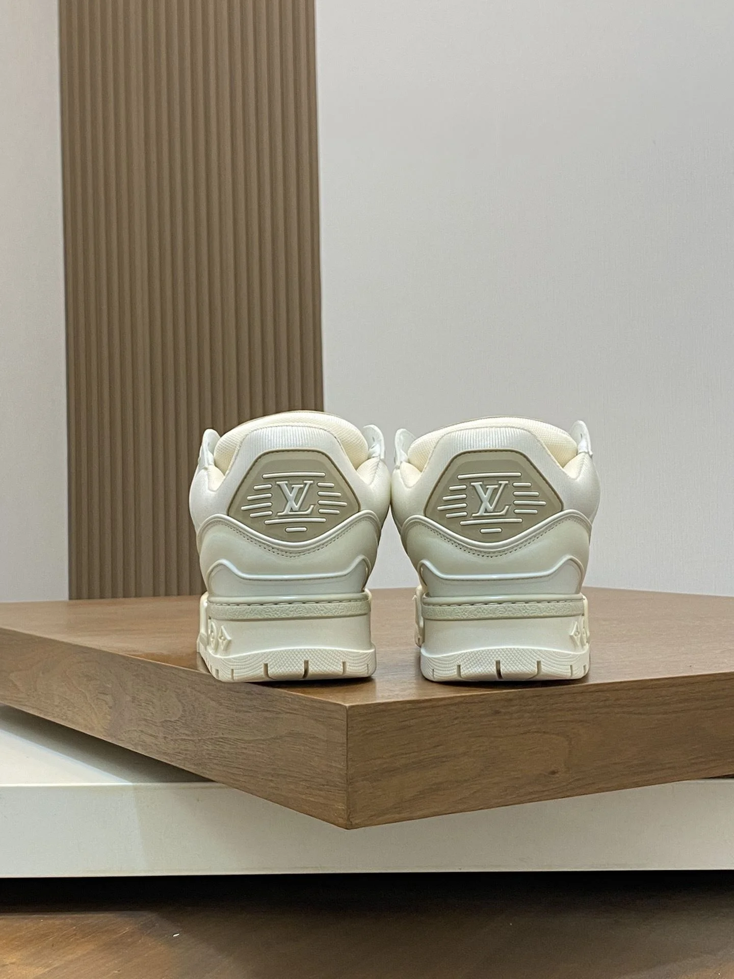 Louis Vuitton Trainer Sneaker Breathable 31010