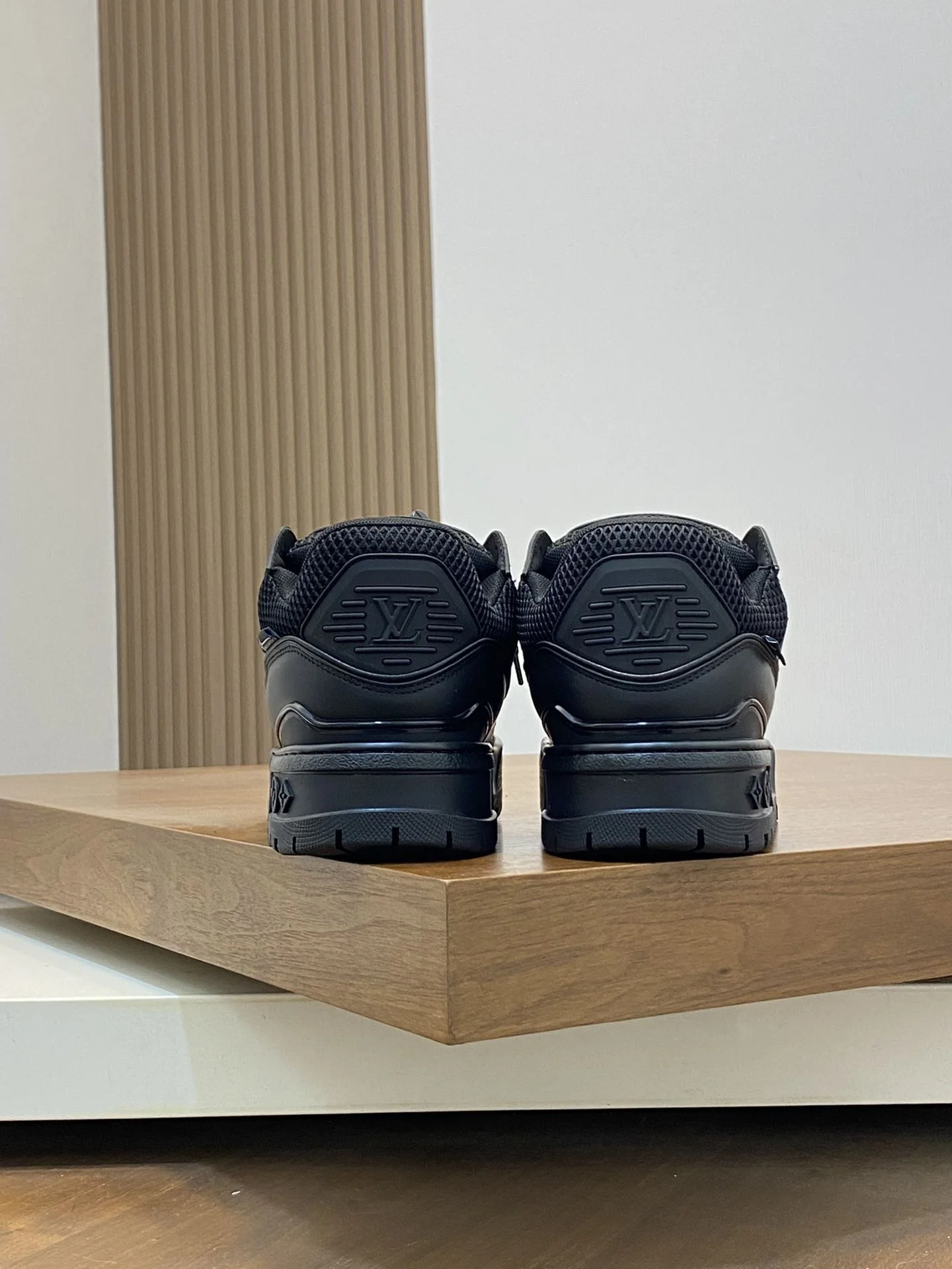 Louis Vuitton Trainer Sneaker Soft 30994