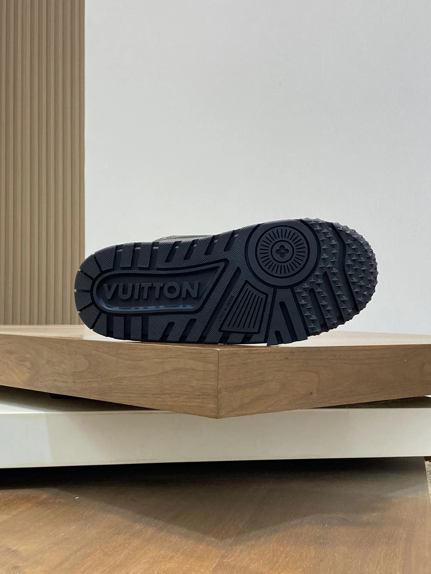 Louis Vuitton Trainer Sneaker Soft 30994