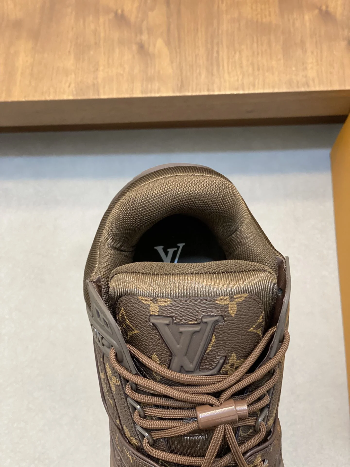 Minimalist Louis Vuitton Trainer Sneaker 31014