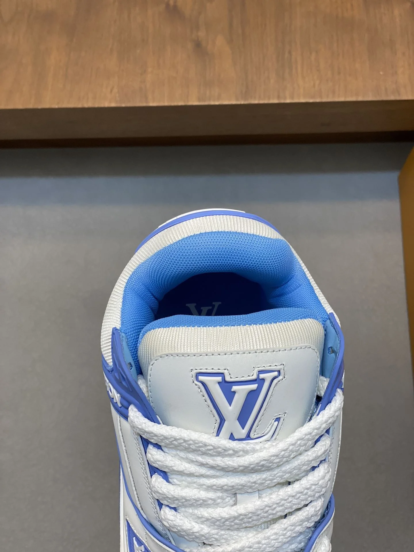EasyMatch Louis Vuitton Trainer Sneaker 31020