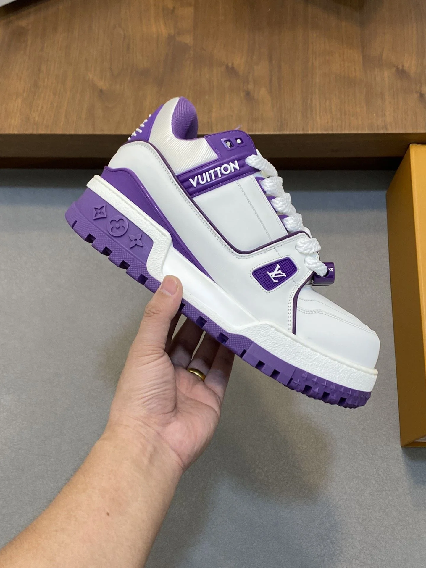 Louis Vuitton Trainer Sneaker ModernLook 31015