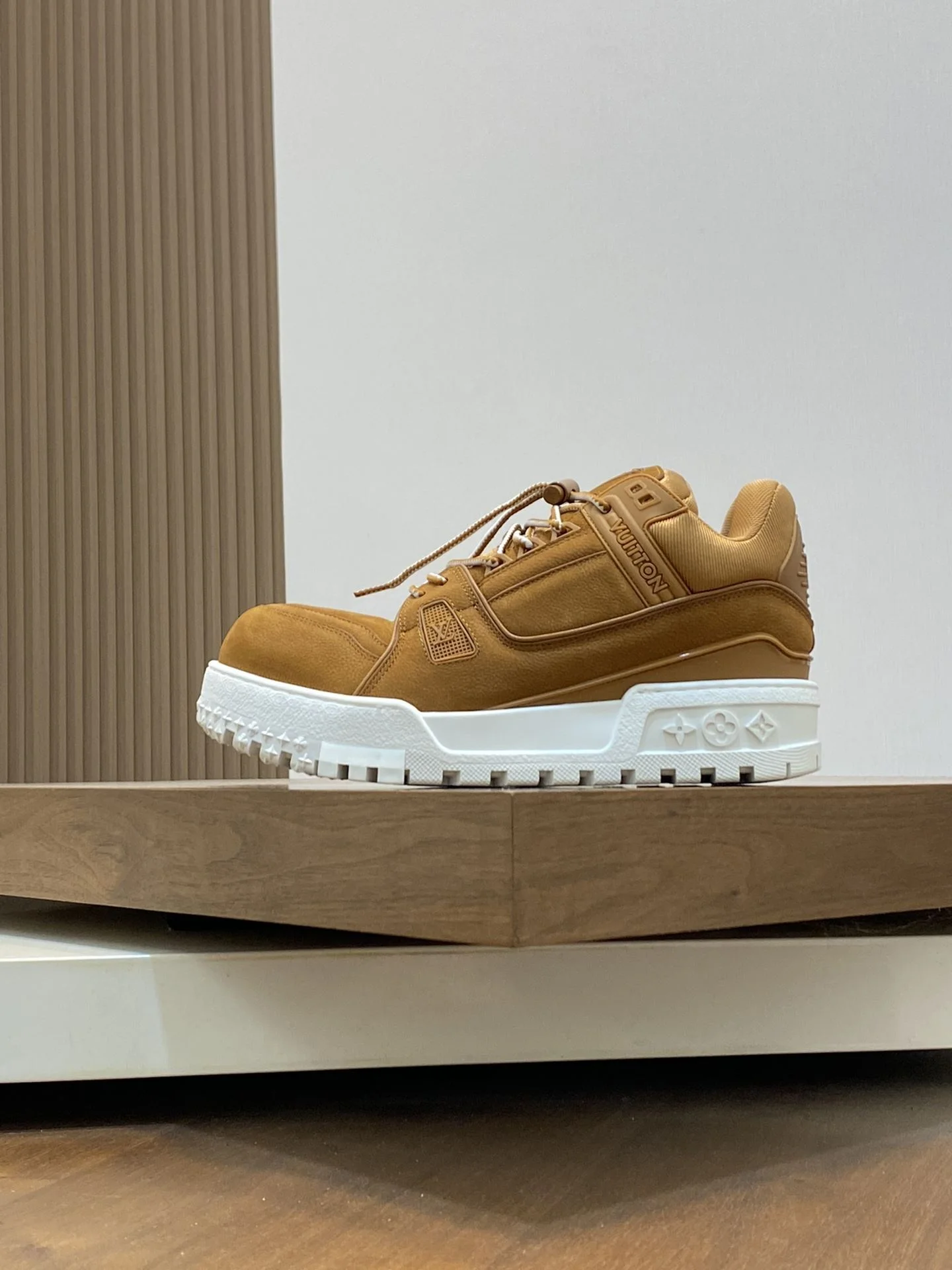 Louis Vuitton Trainer Sneaker Trendsetting 31011