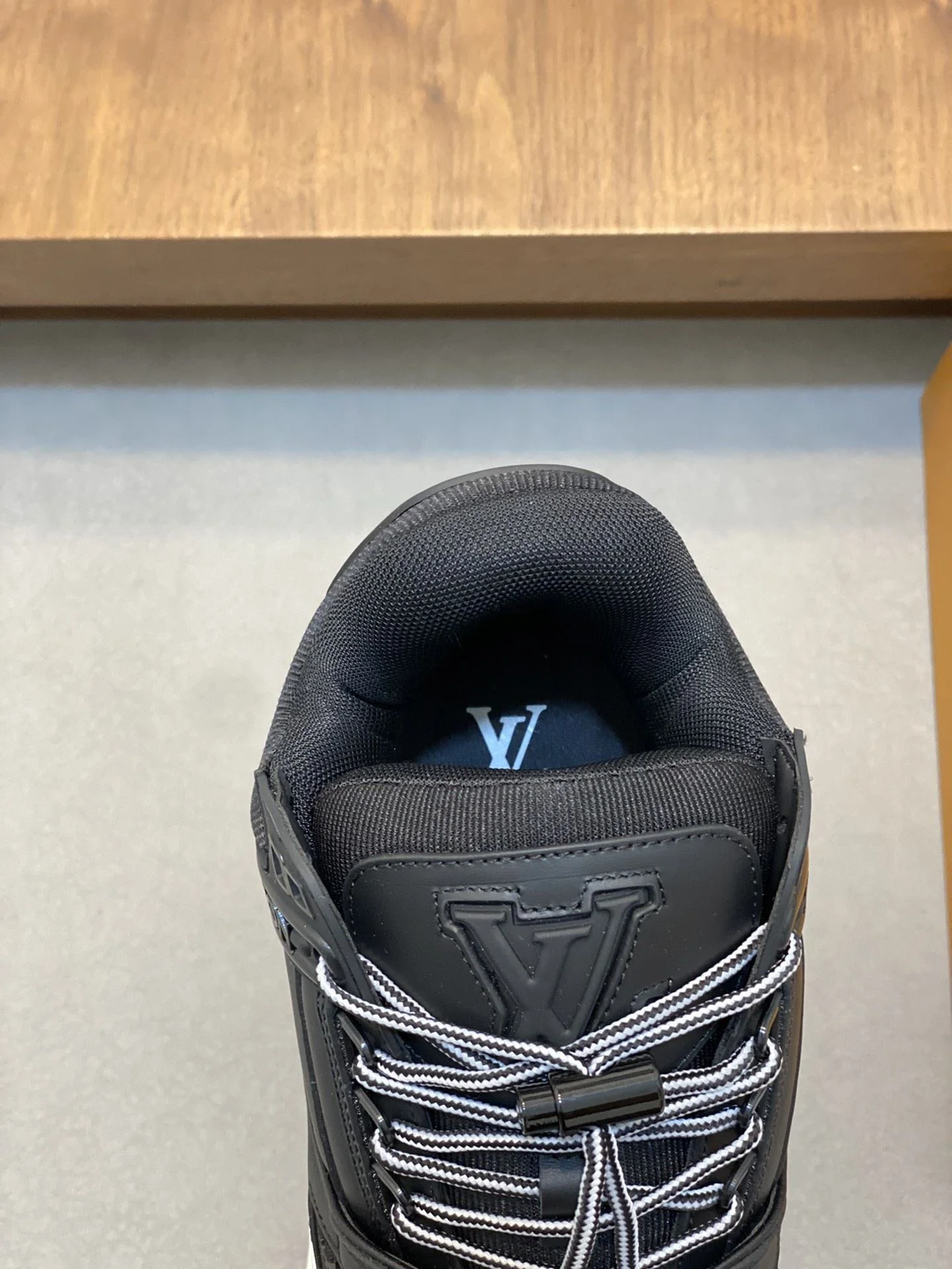 Flexible Louis Vuitton Trainer Sneaker 30997