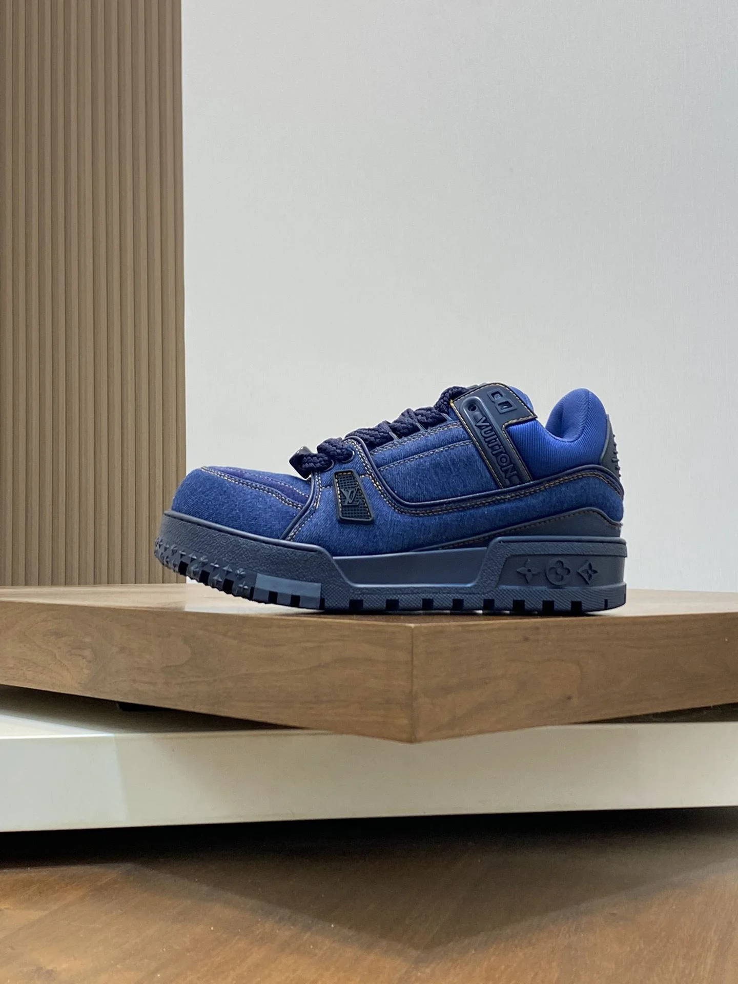Louis Vuitton Trainer Sneaker OnTrend 31009