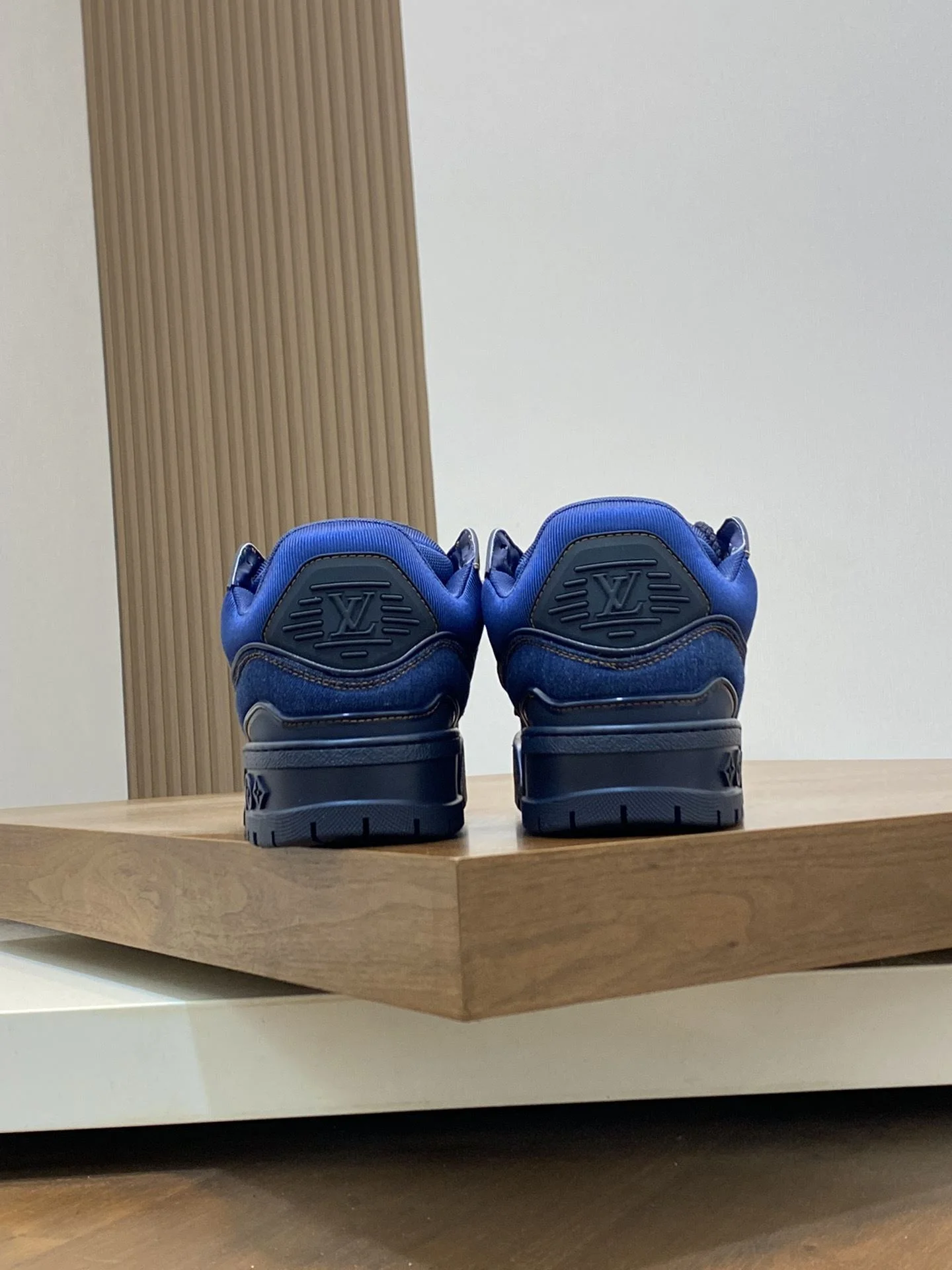 Louis Vuitton Trainer Sneaker OnTrend 31009