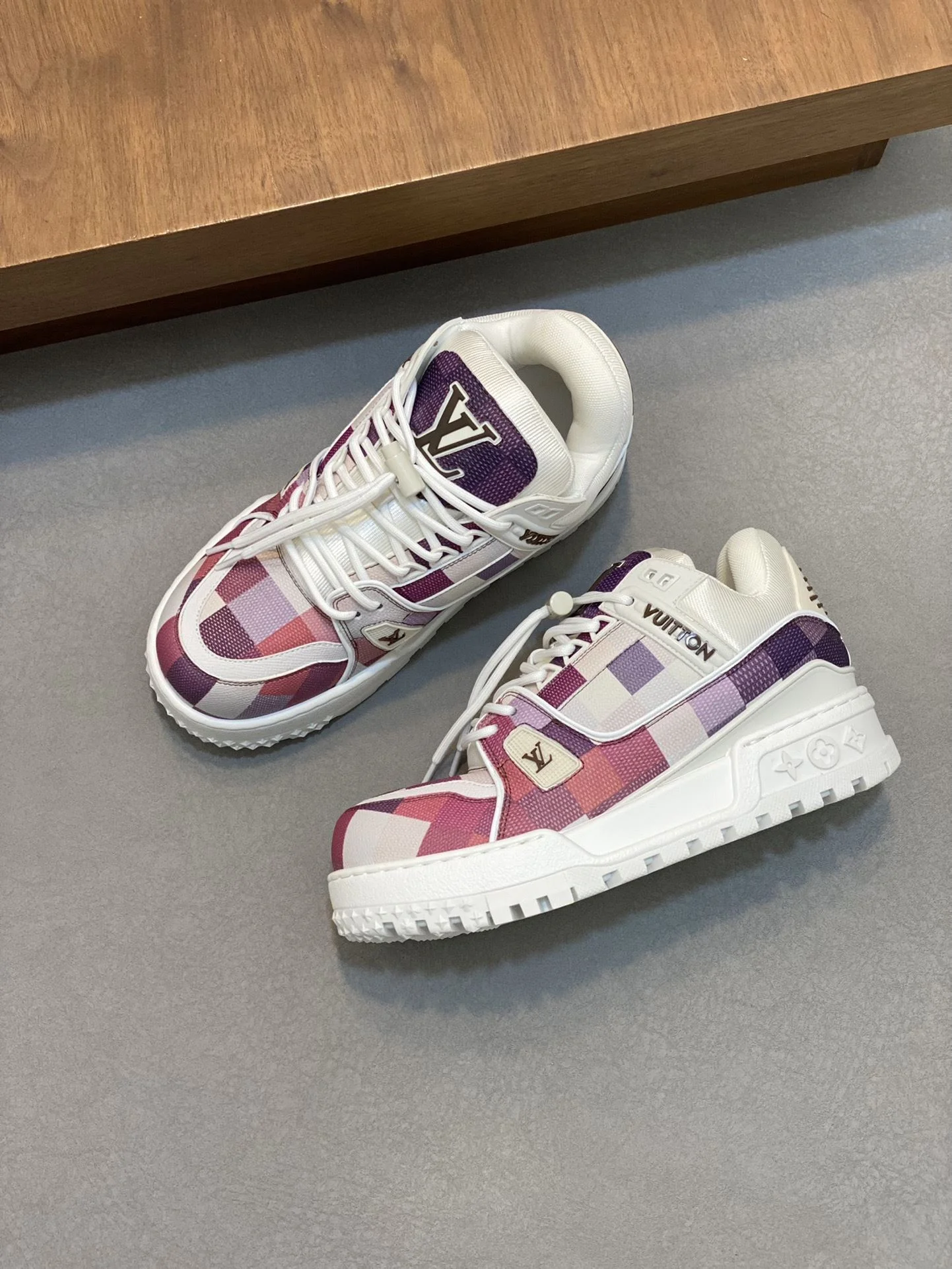 Modern Louis Vuitton Trainer Sneaker 31004