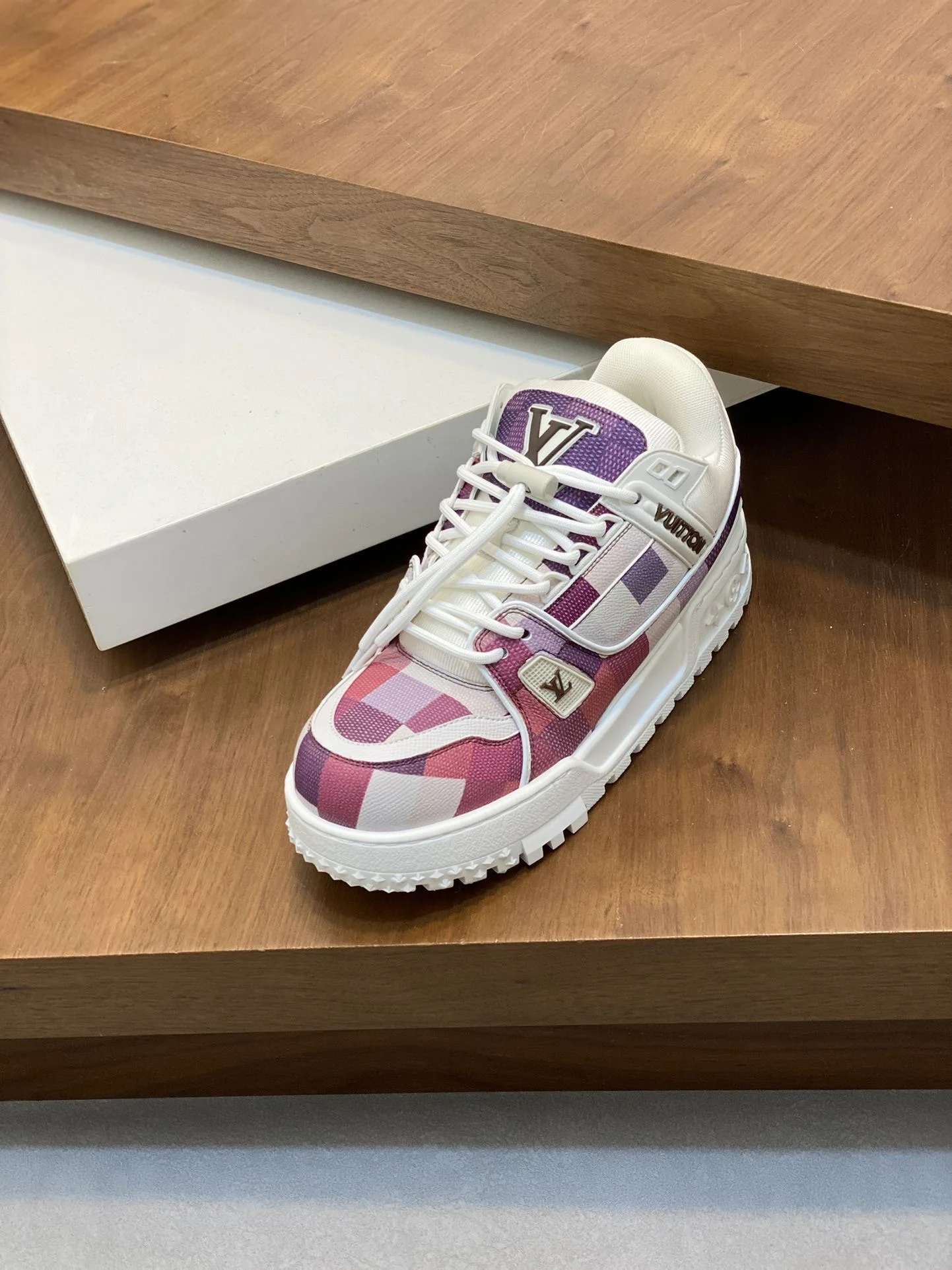 Modern Louis Vuitton Trainer Sneaker 31004