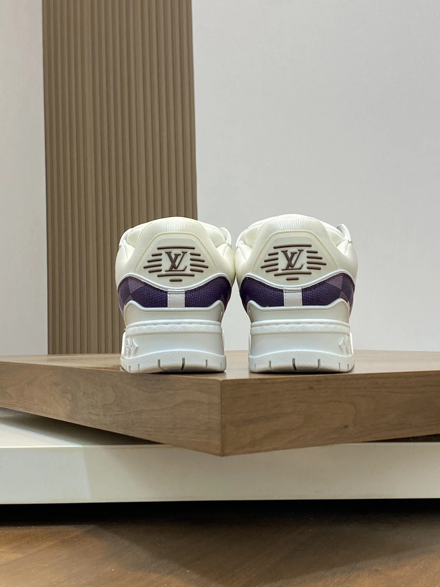 Modern Louis Vuitton Trainer Sneaker 31004