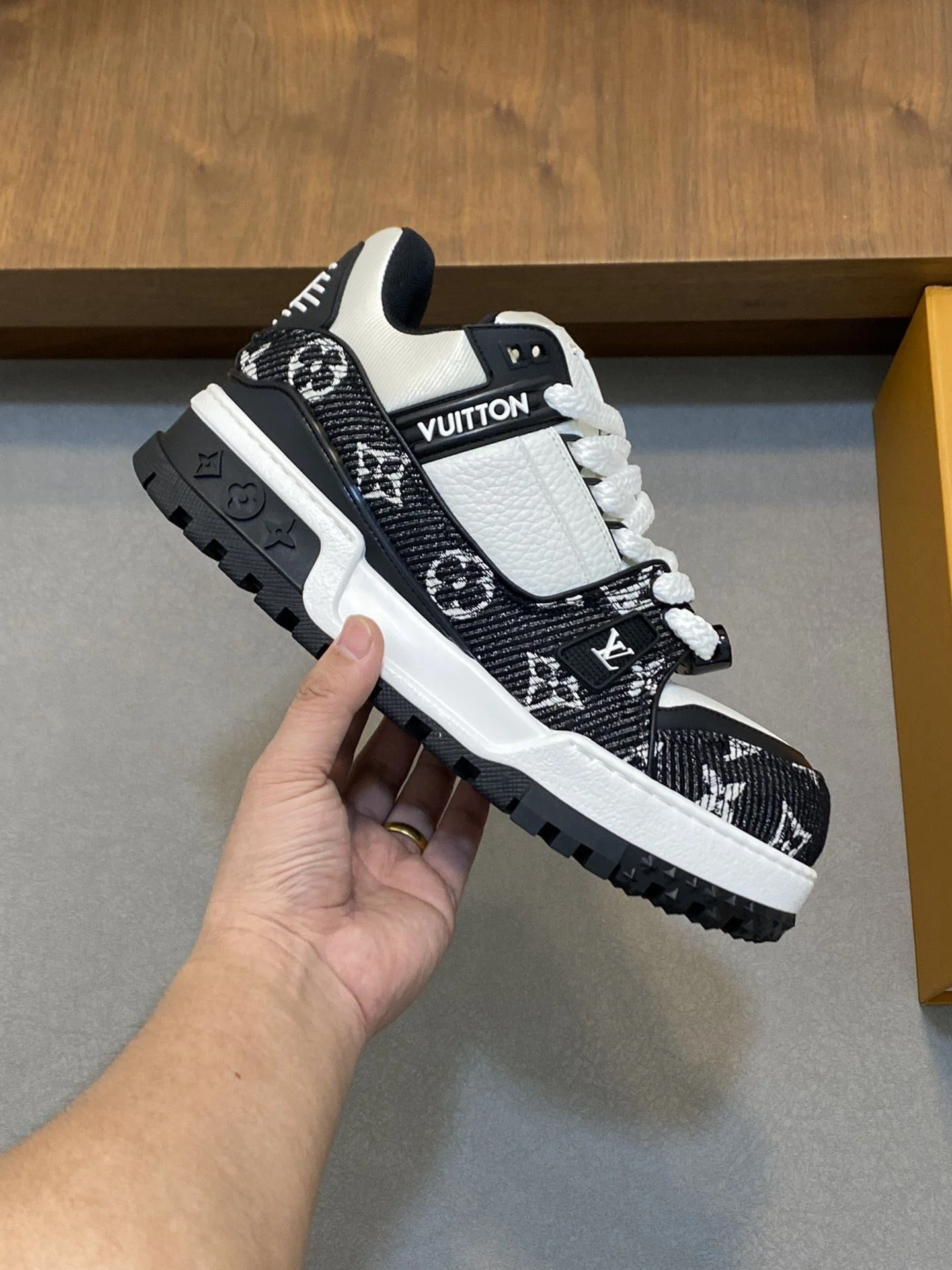 Practical Louis Vuitton Trainer Sneaker 30992