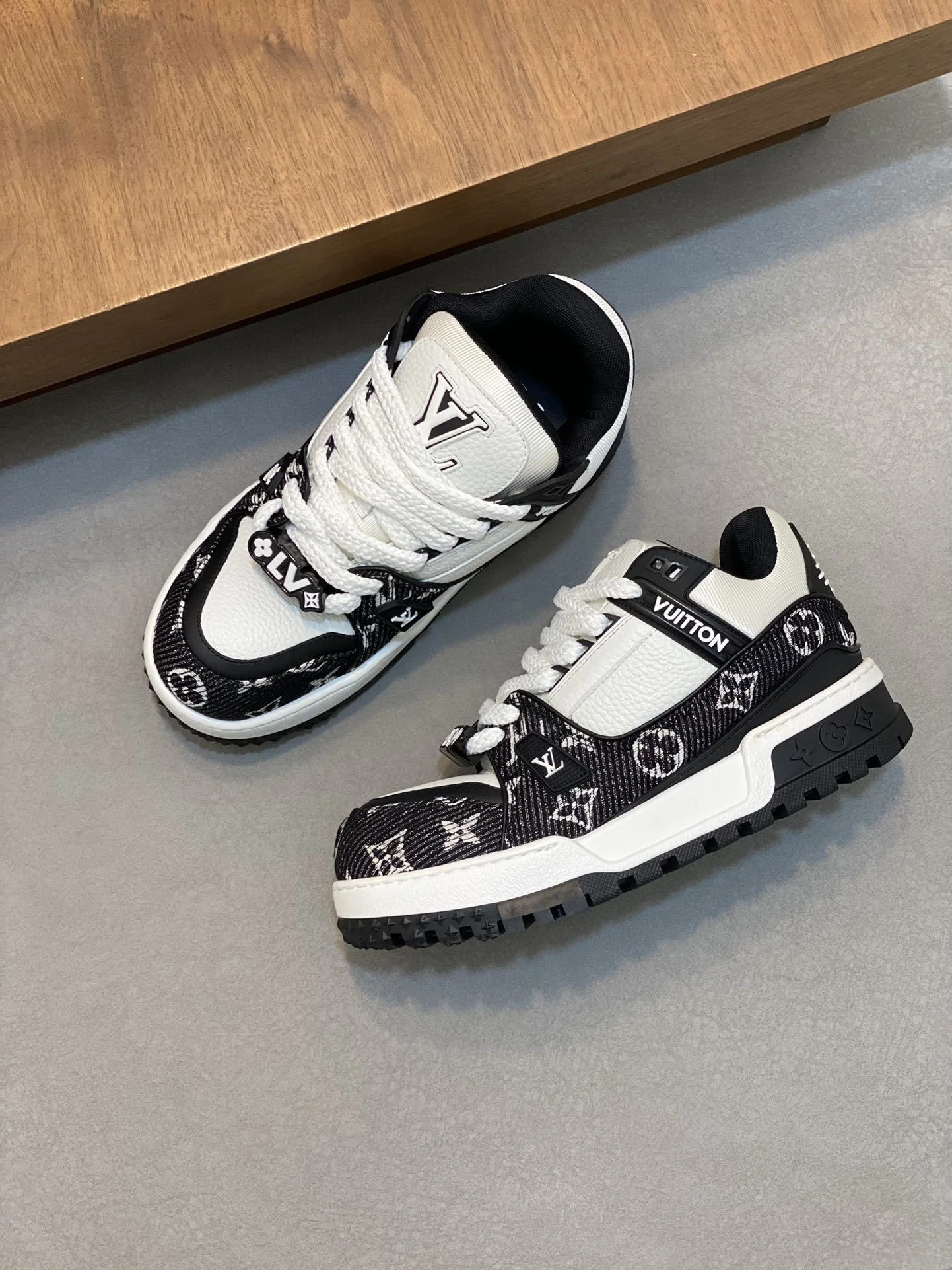 Practical Louis Vuitton Trainer Sneaker 30992