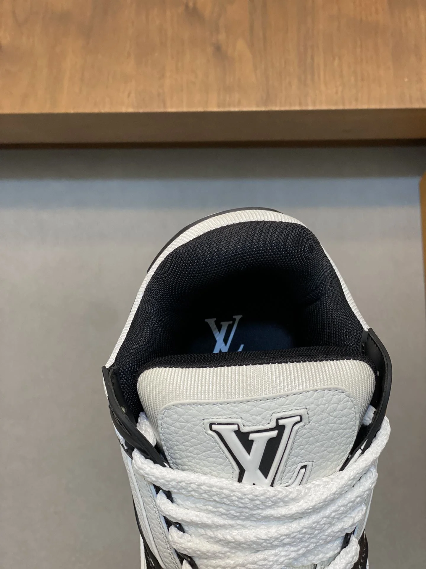Practical Louis Vuitton Trainer Sneaker 30992