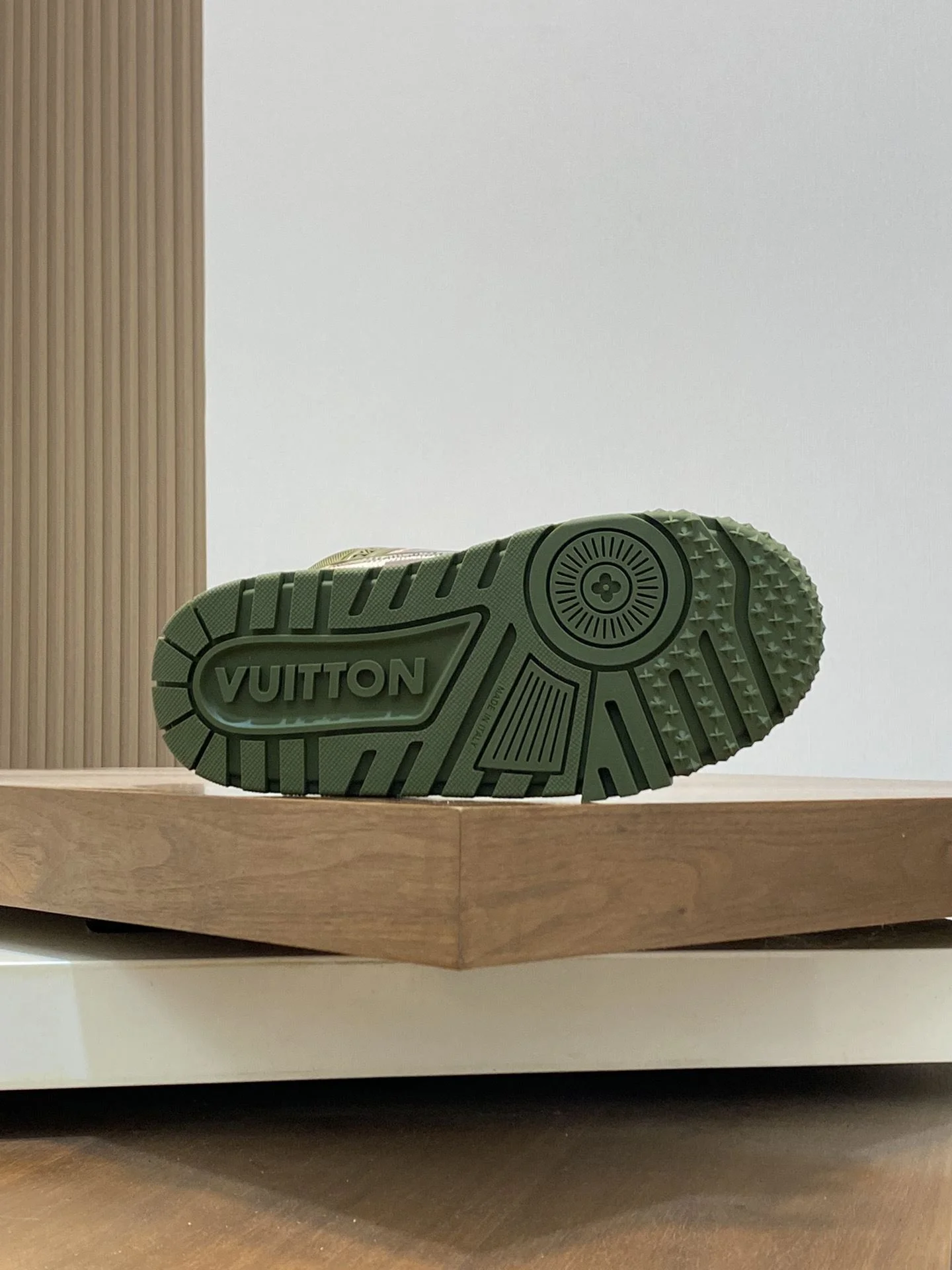 Louis Vuitton Trainer Sneaker HighPerformance 31005