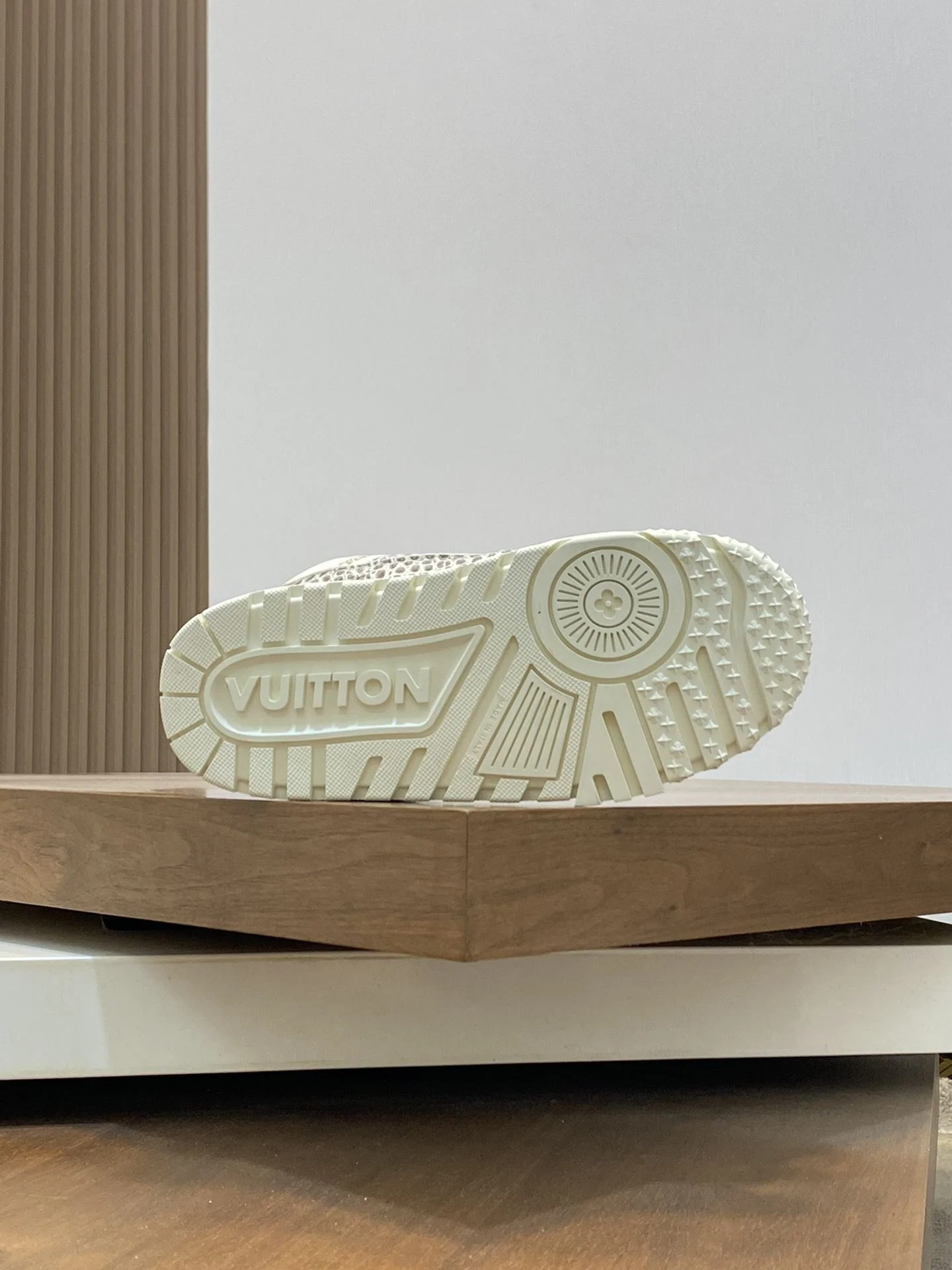Louis Vuitton Trainer Sneaker Unique 30991