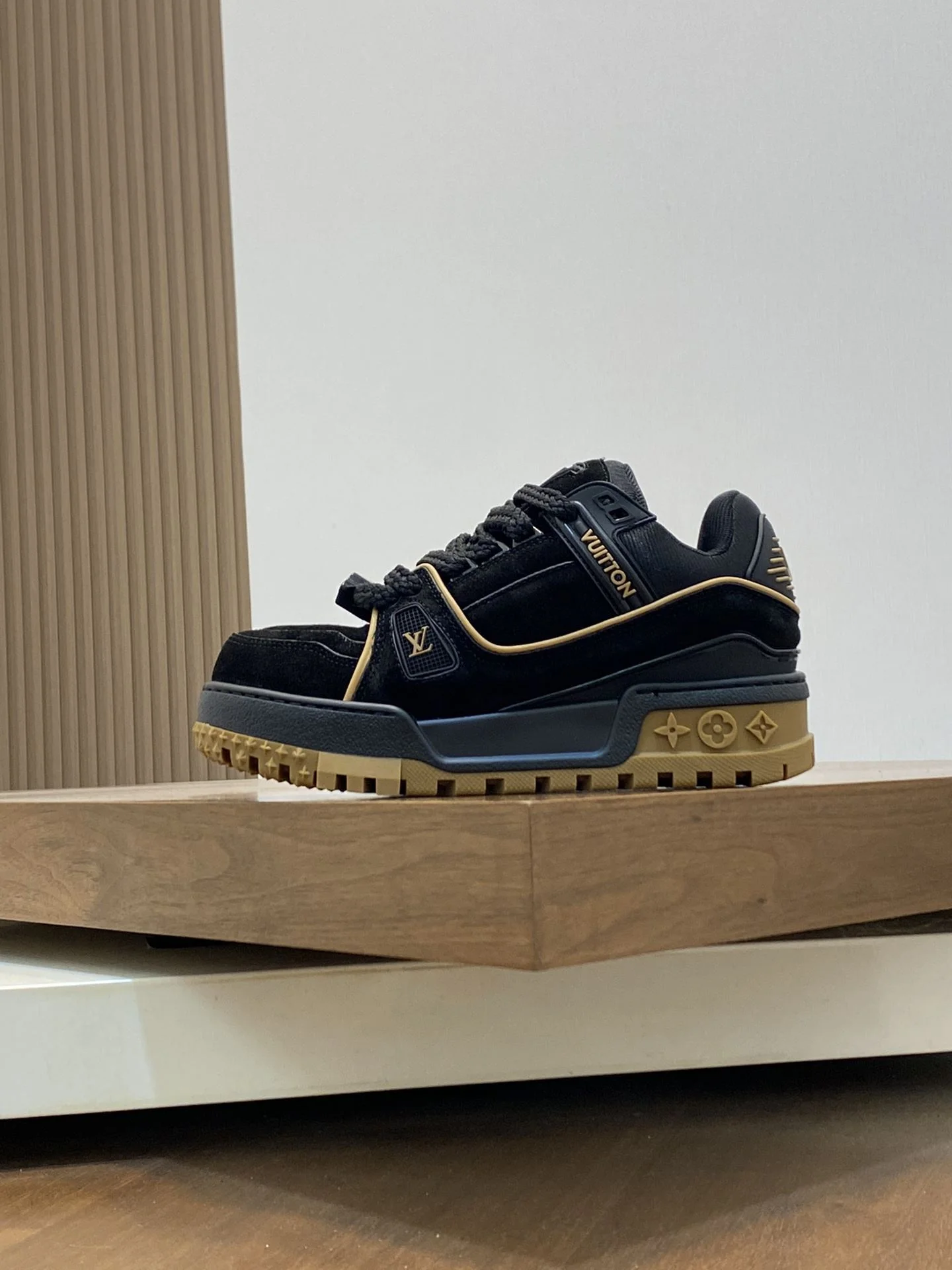 Louis Vuitton Trainer Sneaker Breathable 30988