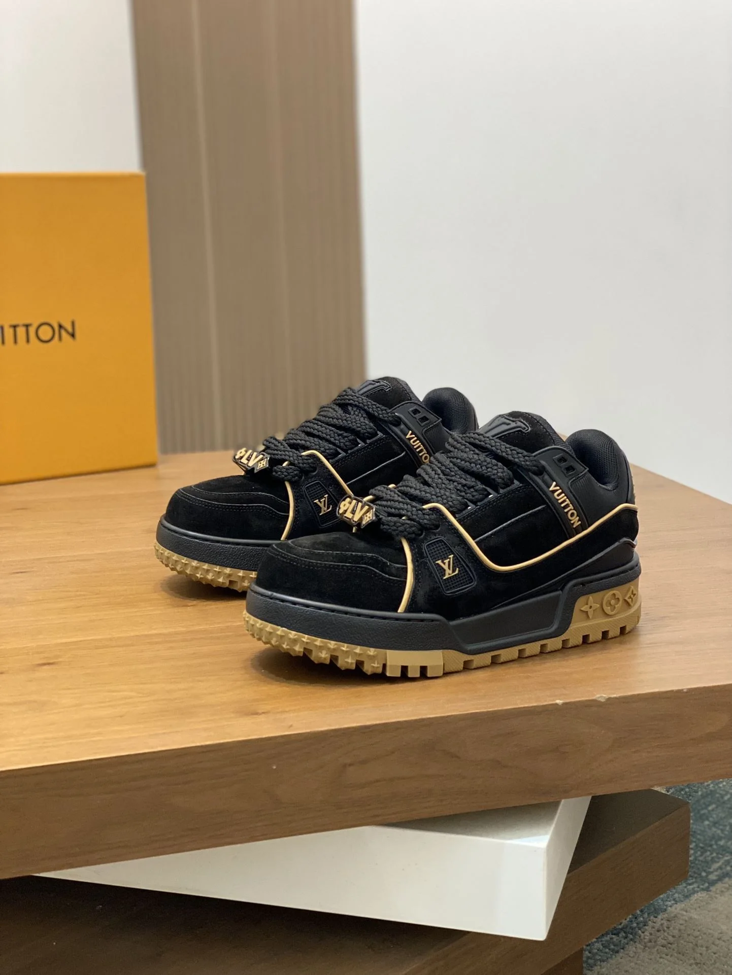 Louis Vuitton Trainer Sneaker Breathable 30988
