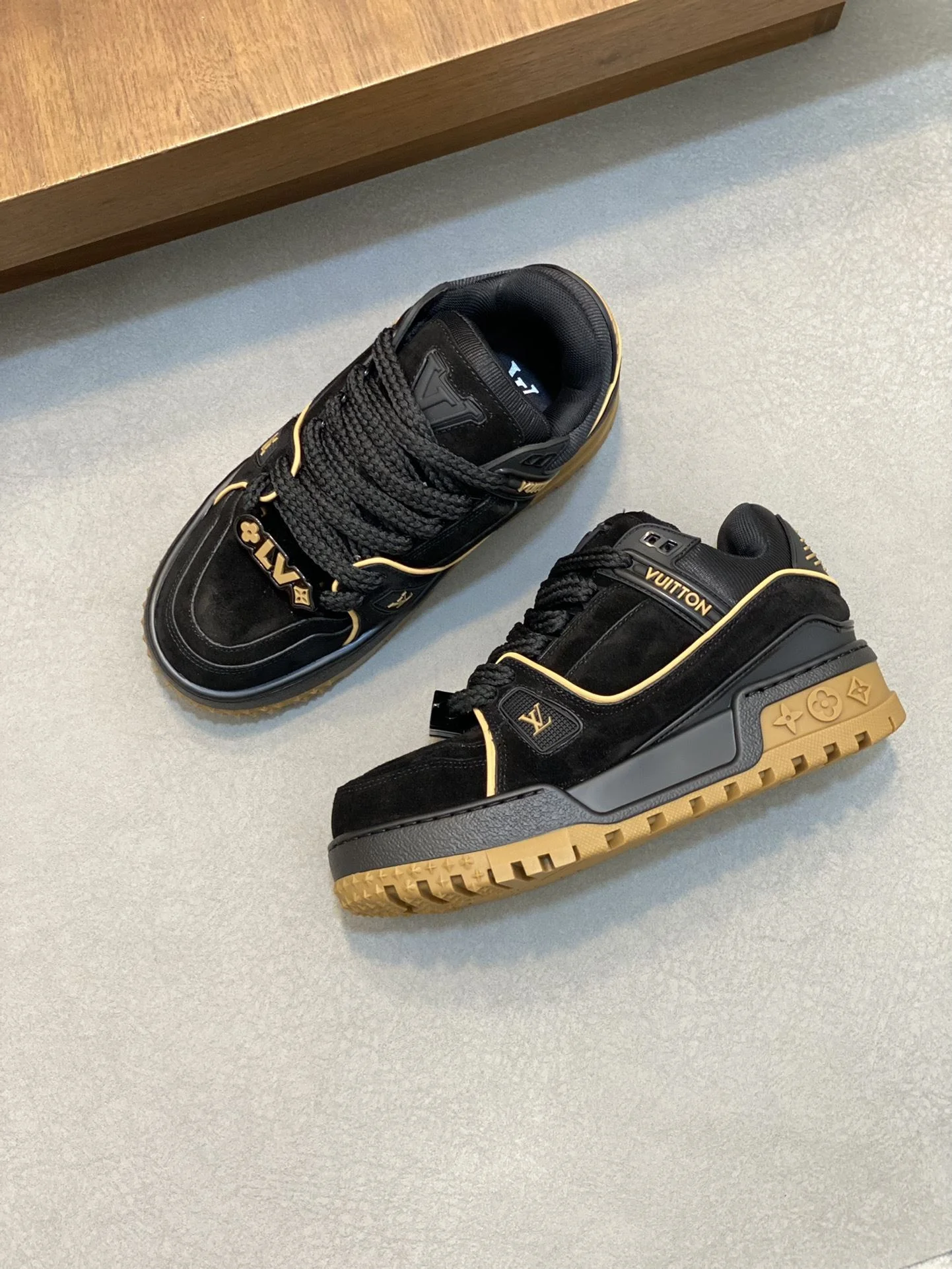 Louis Vuitton Trainer Sneaker Breathable 30988