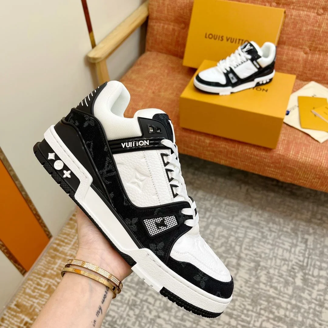 Snug Louis Vuitton Trainer Sneaker 30985