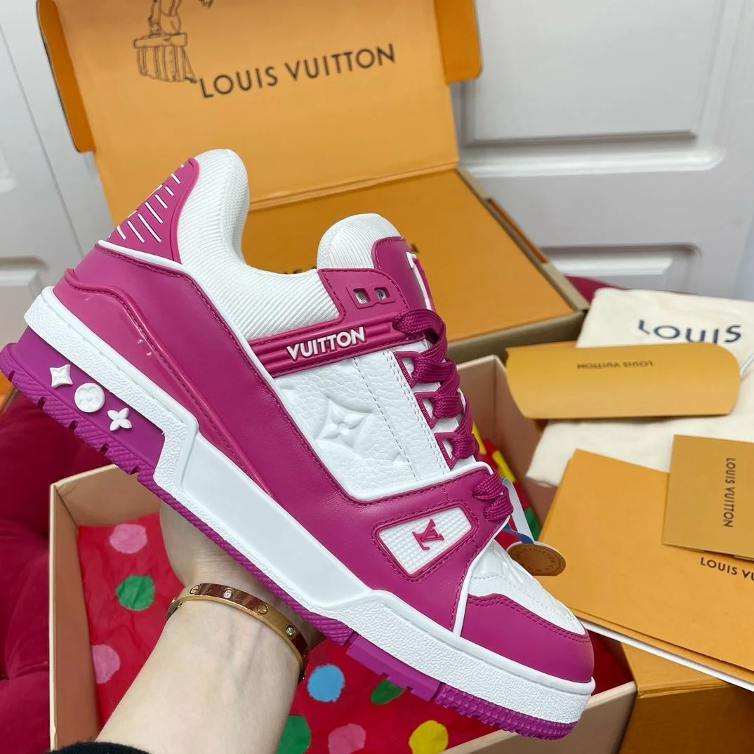 Louis Vuitton Trainer Sneaker UrbanChic 30987