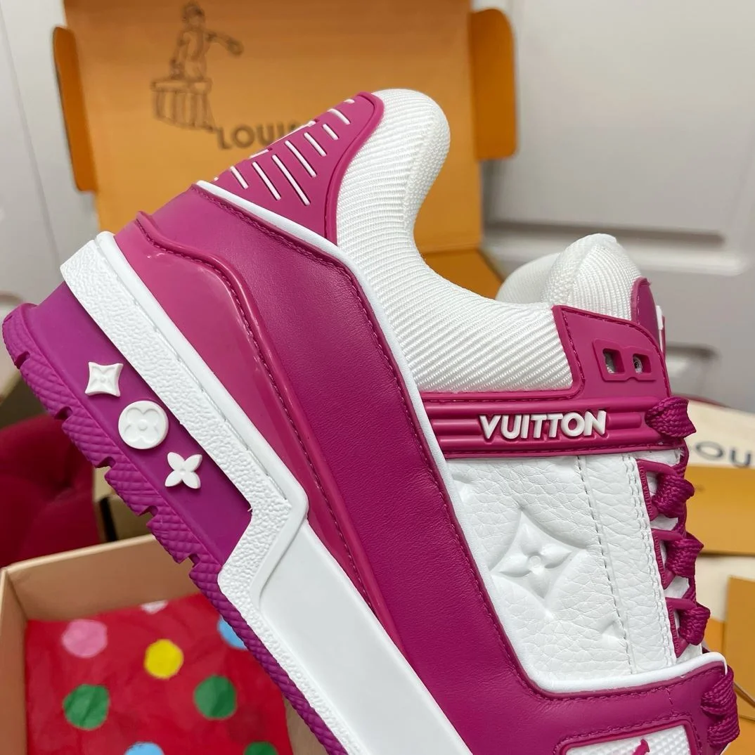 Louis Vuitton Trainer Sneaker UrbanChic 30987
