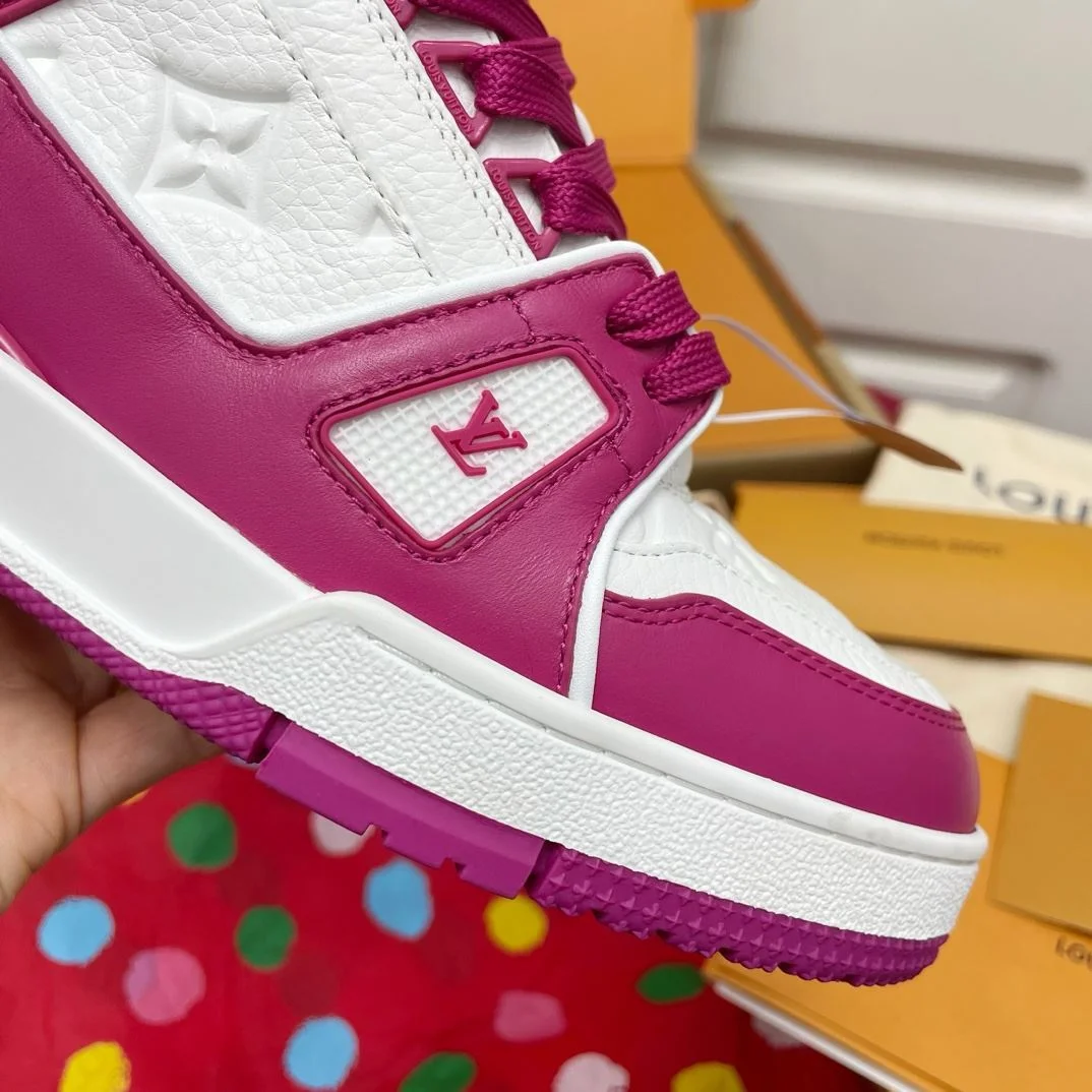 Louis Vuitton Trainer Sneaker UrbanChic 30987